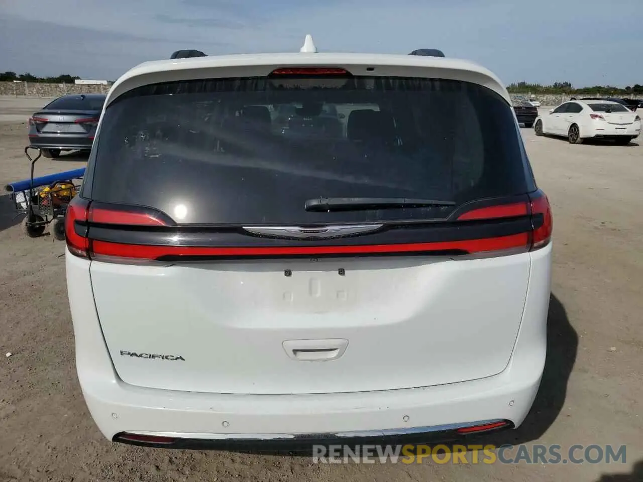 6 Photograph of a damaged car 2C4RC1BG5NR157681 CHRYSLER PACIFICA 2022
