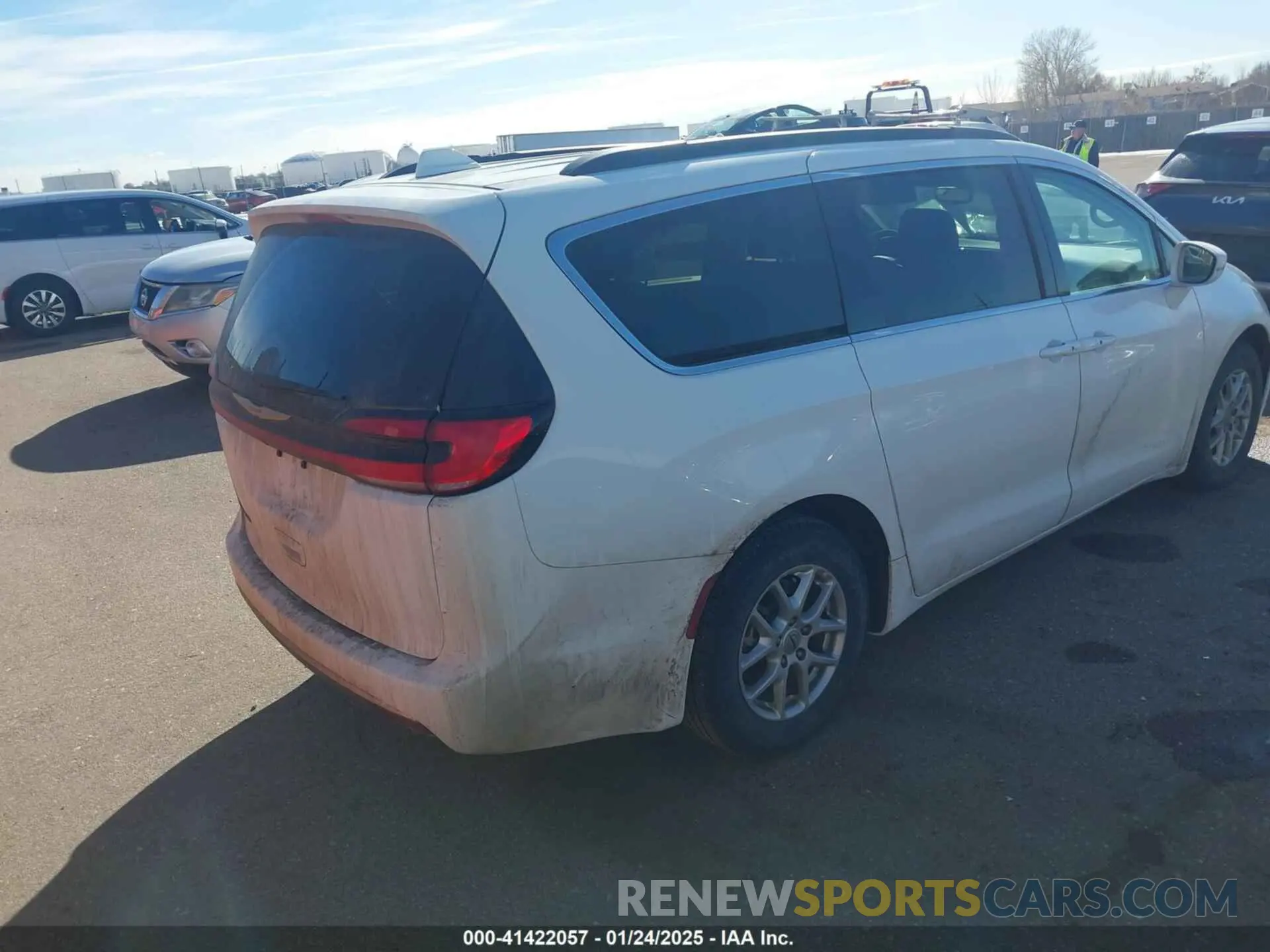 4 Photograph of a damaged car 2C4RC1BG5NR170186 CHRYSLER PACIFICA 2022