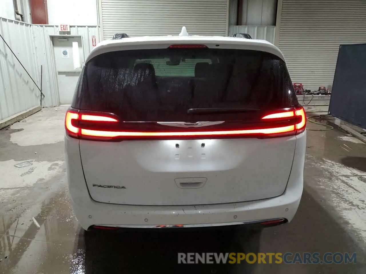 6 Фотография поврежденного автомобиля 2C4RC1BG5NR212985 CHRYSLER PACIFICA 2022