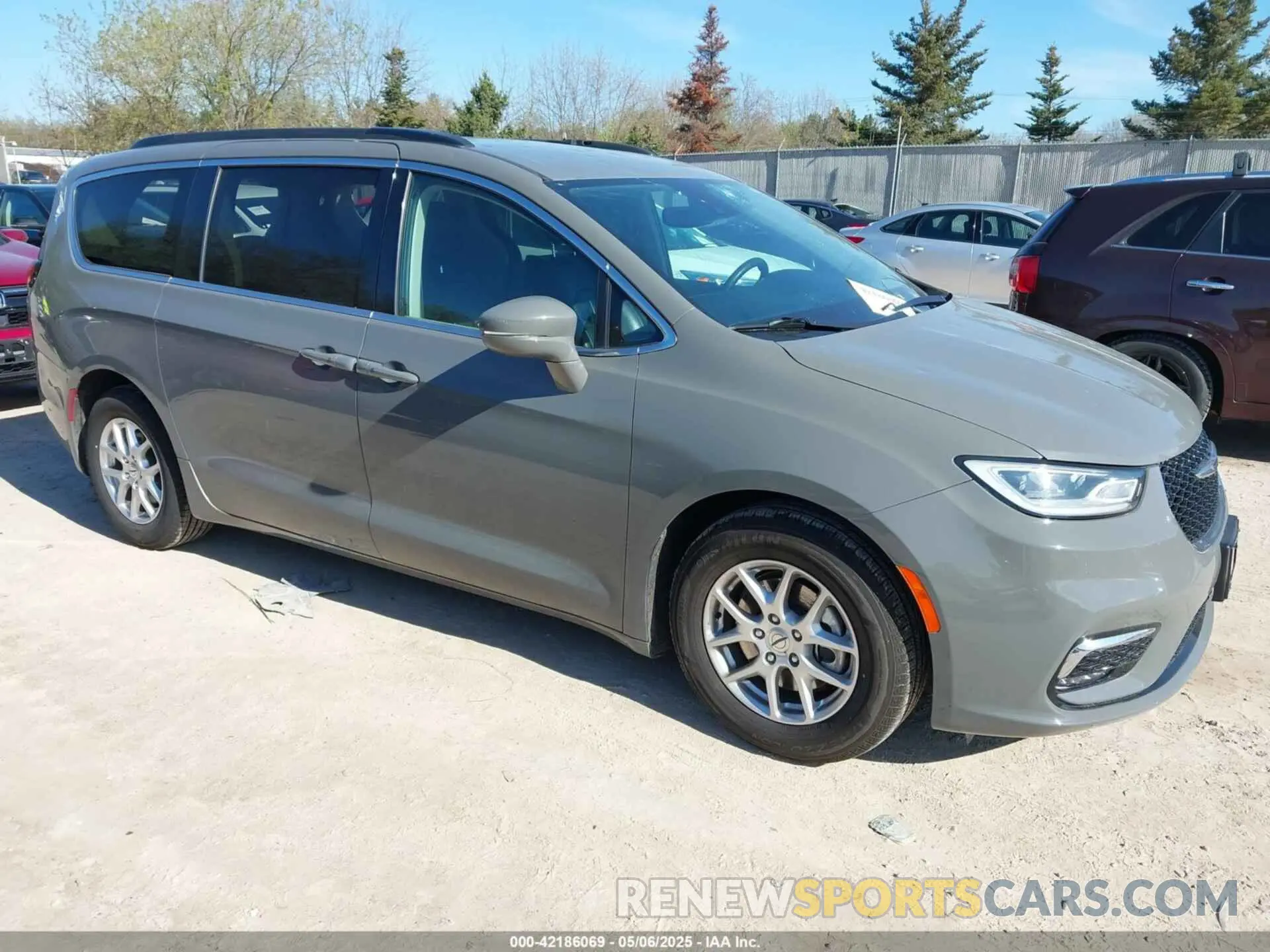 1 Photograph of a damaged car 2C4RC1BG7NR152112 CHRYSLER PACIFICA 2022