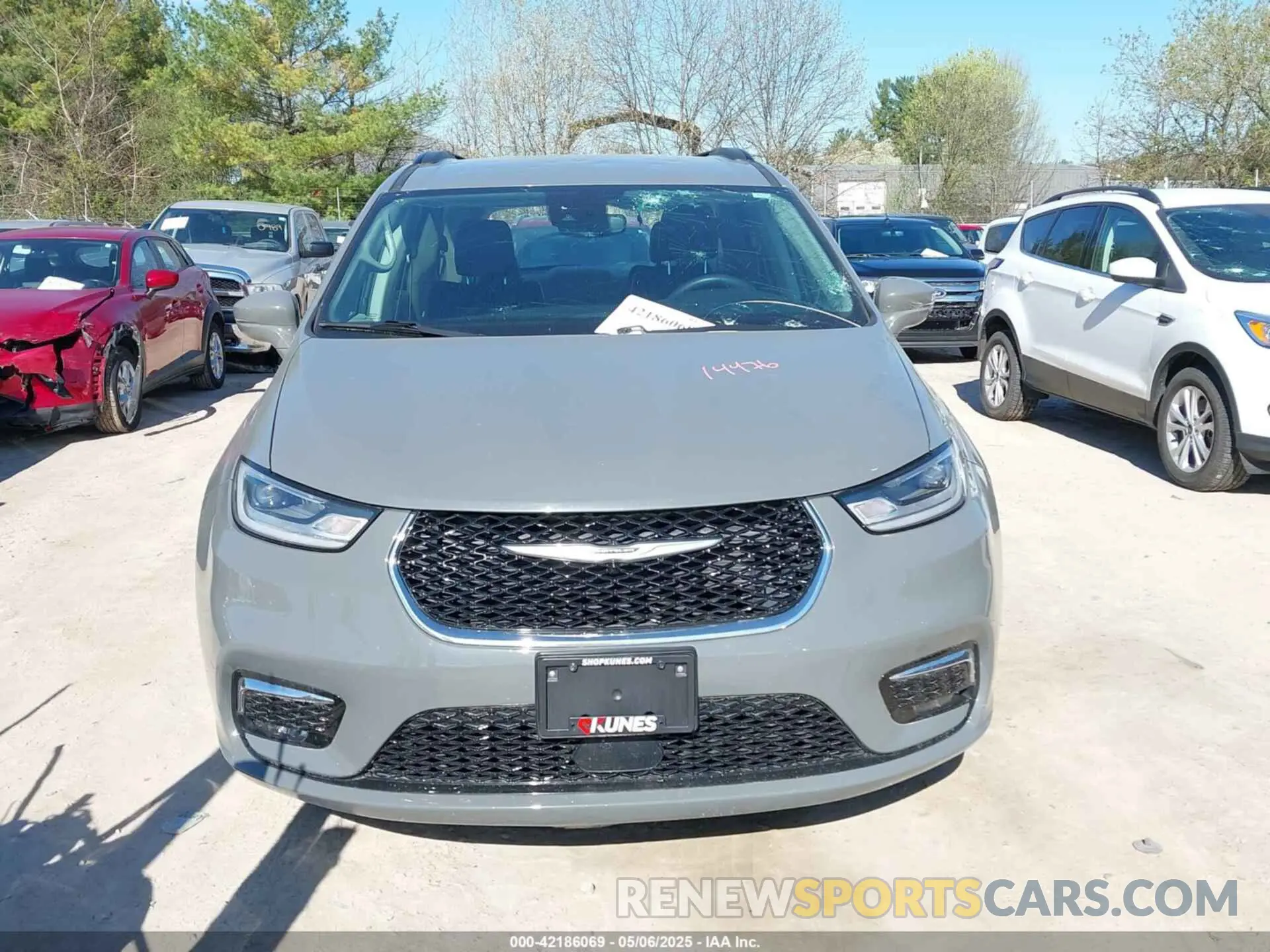 12 Photograph of a damaged car 2C4RC1BG7NR152112 CHRYSLER PACIFICA 2022