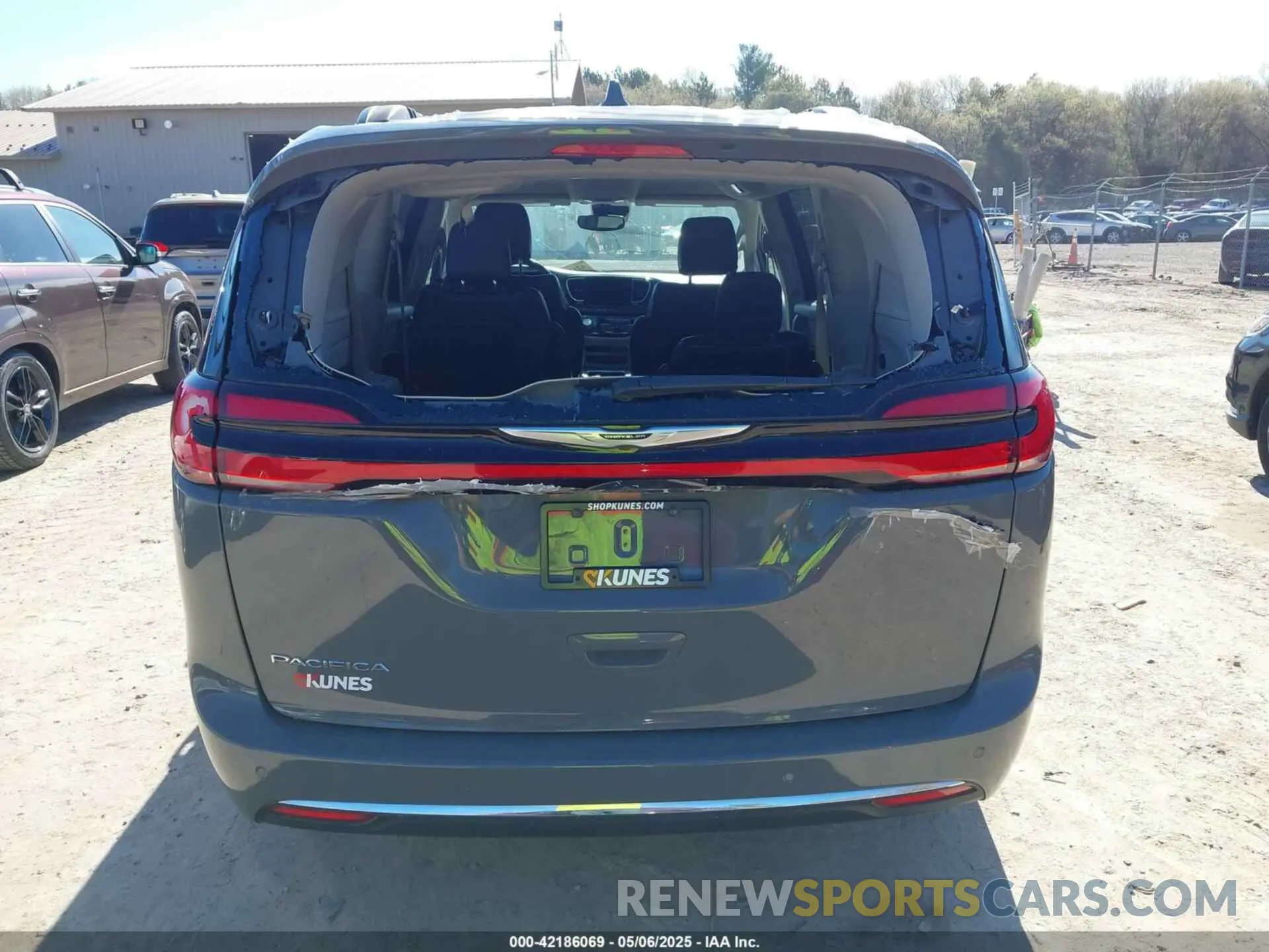 16 Photograph of a damaged car 2C4RC1BG7NR152112 CHRYSLER PACIFICA 2022