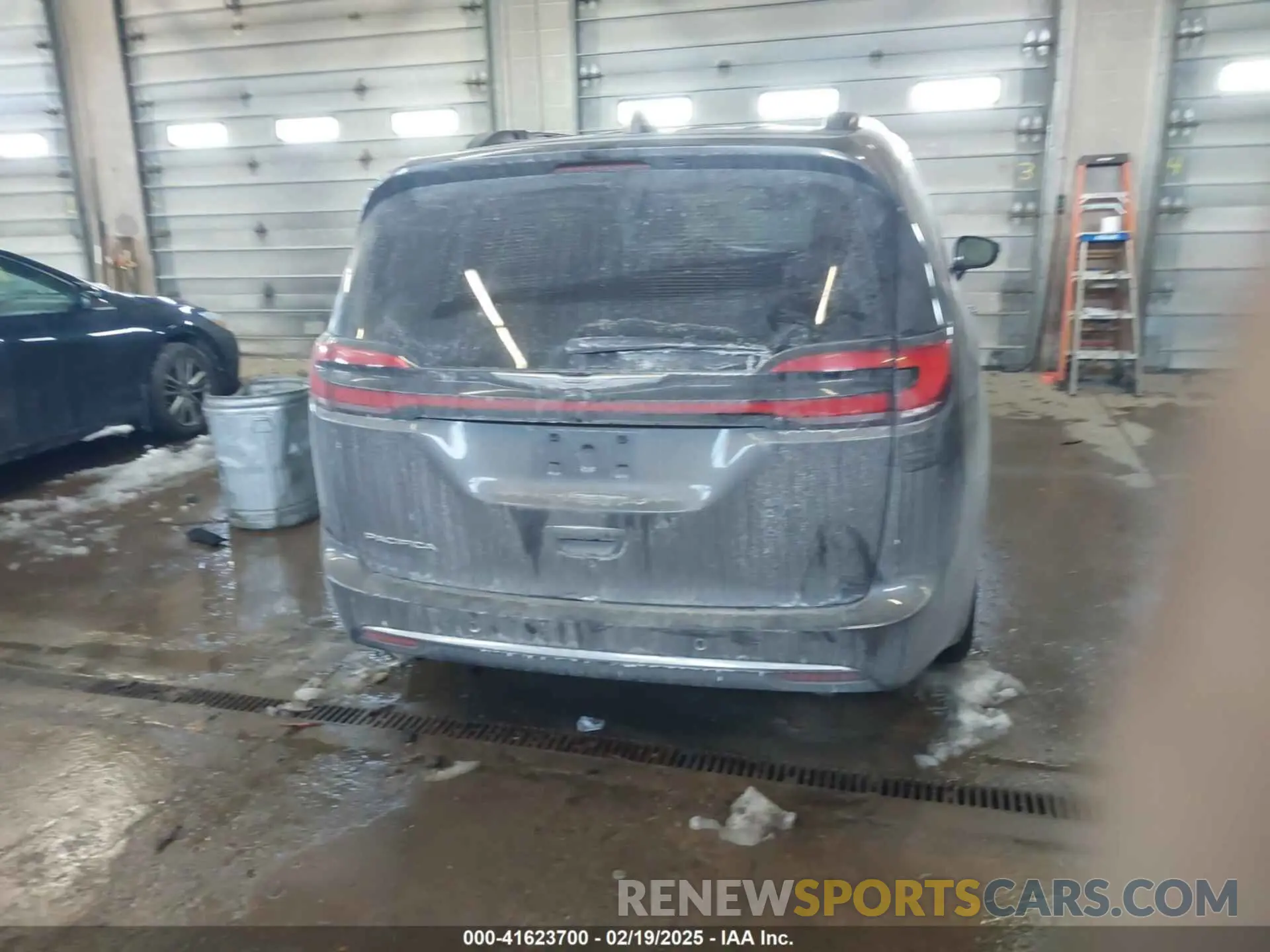 15 Photograph of a damaged car 2C4RC1BG8NR122309 CHRYSLER PACIFICA 2022
