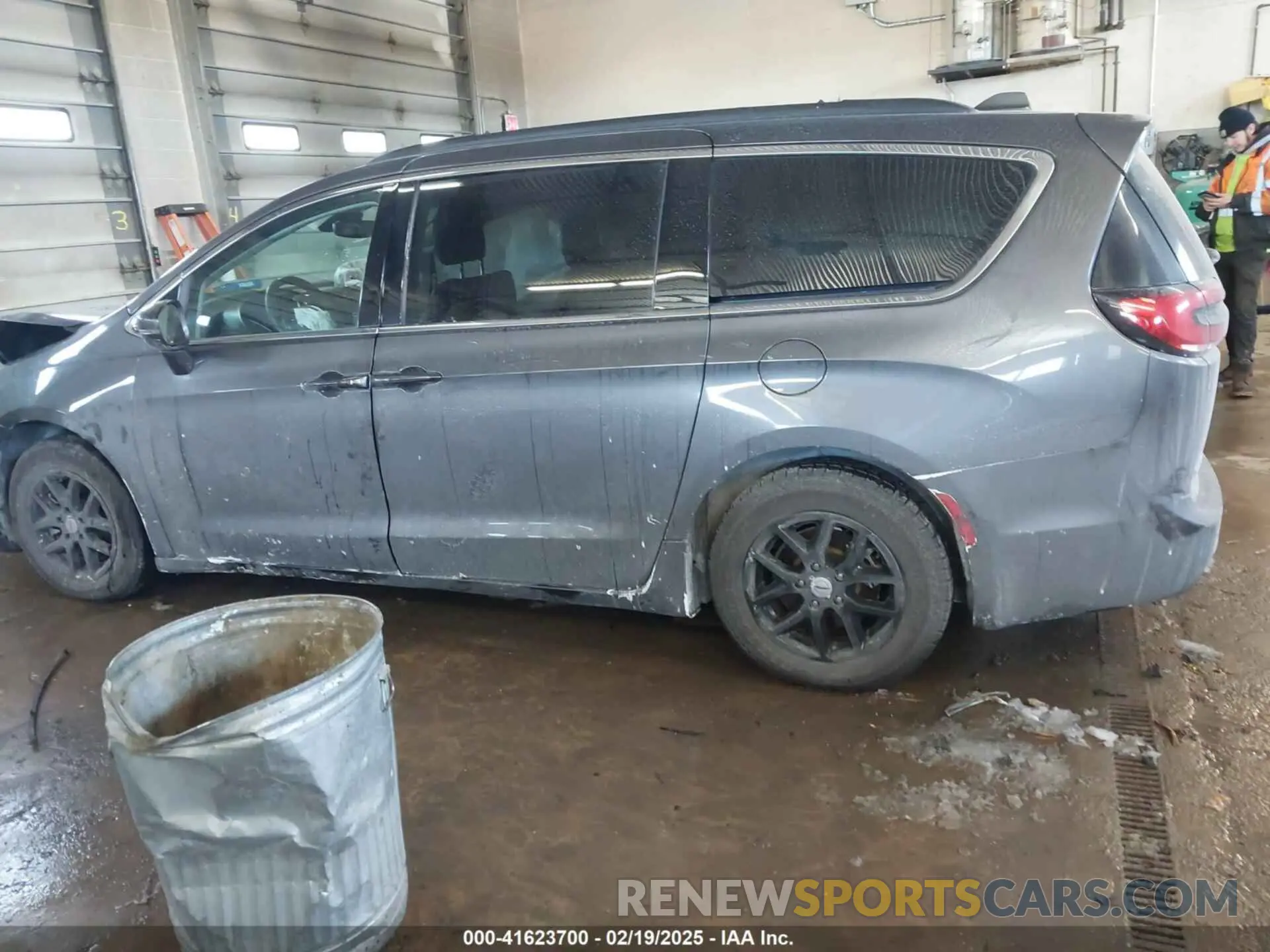 3 Photograph of a damaged car 2C4RC1BG8NR122309 CHRYSLER PACIFICA 2022