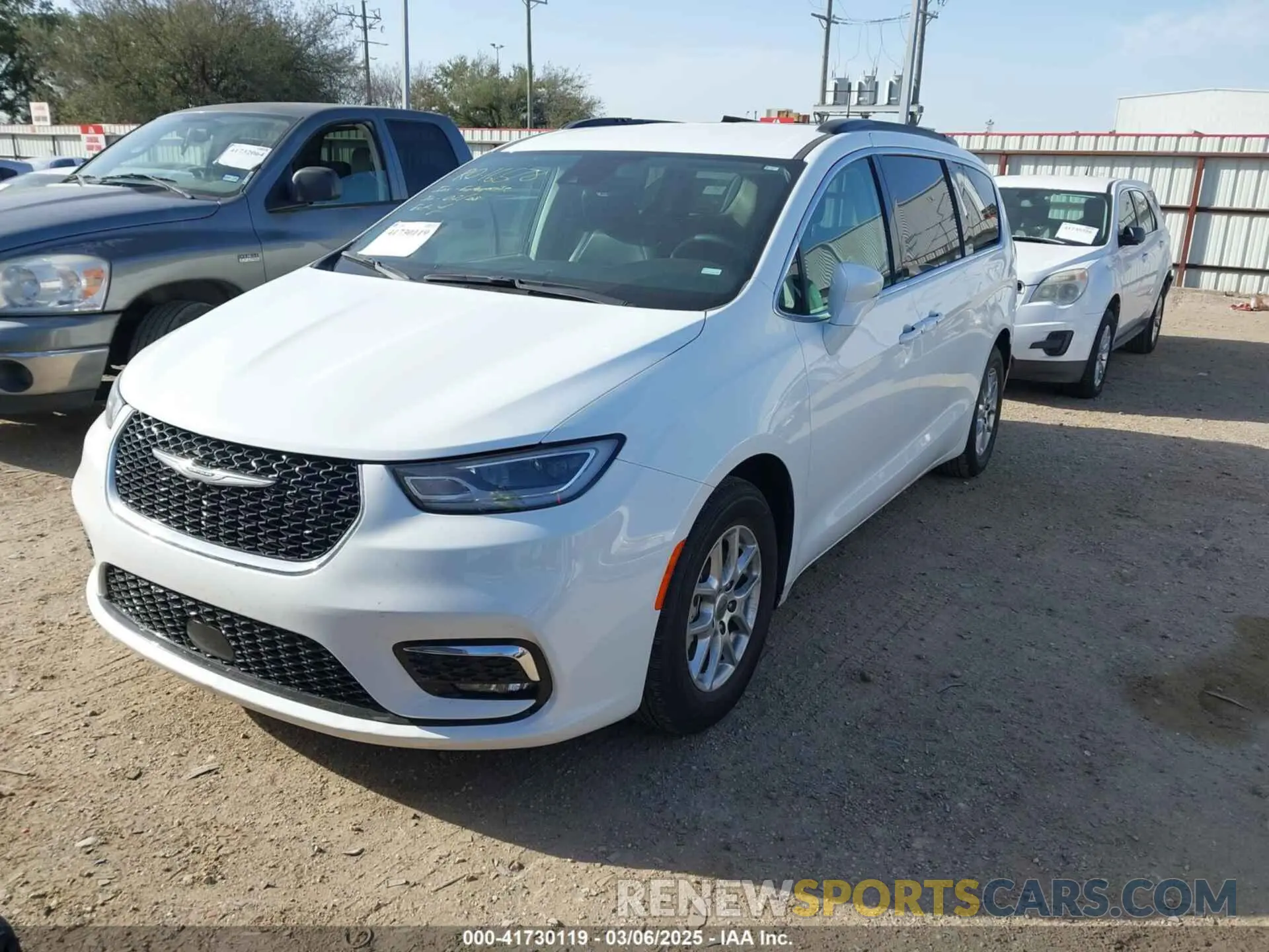 2 Photograph of a damaged car 2C4RC1BG8NR191131 CHRYSLER PACIFICA 2022