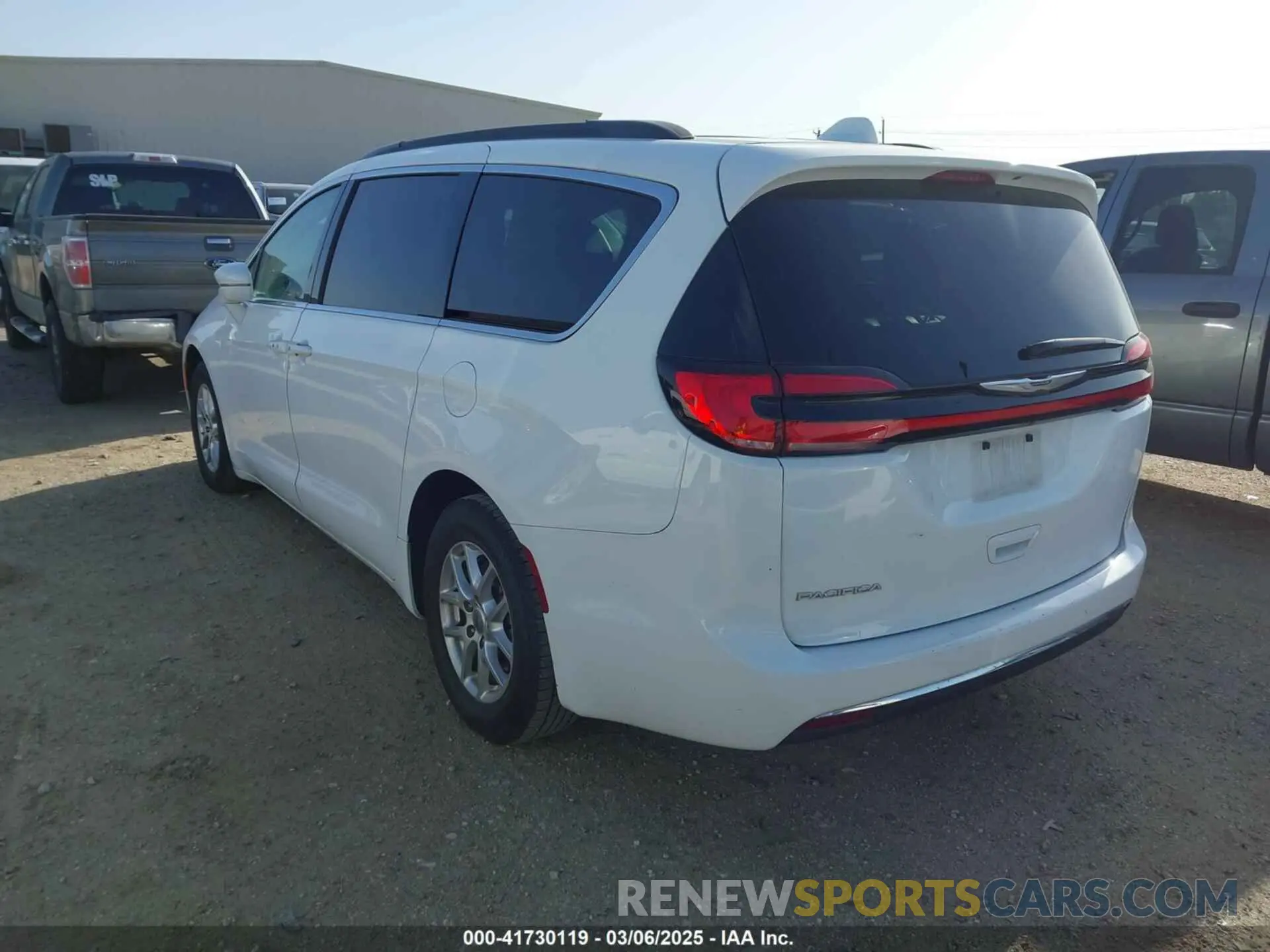 3 Photograph of a damaged car 2C4RC1BG8NR191131 CHRYSLER PACIFICA 2022