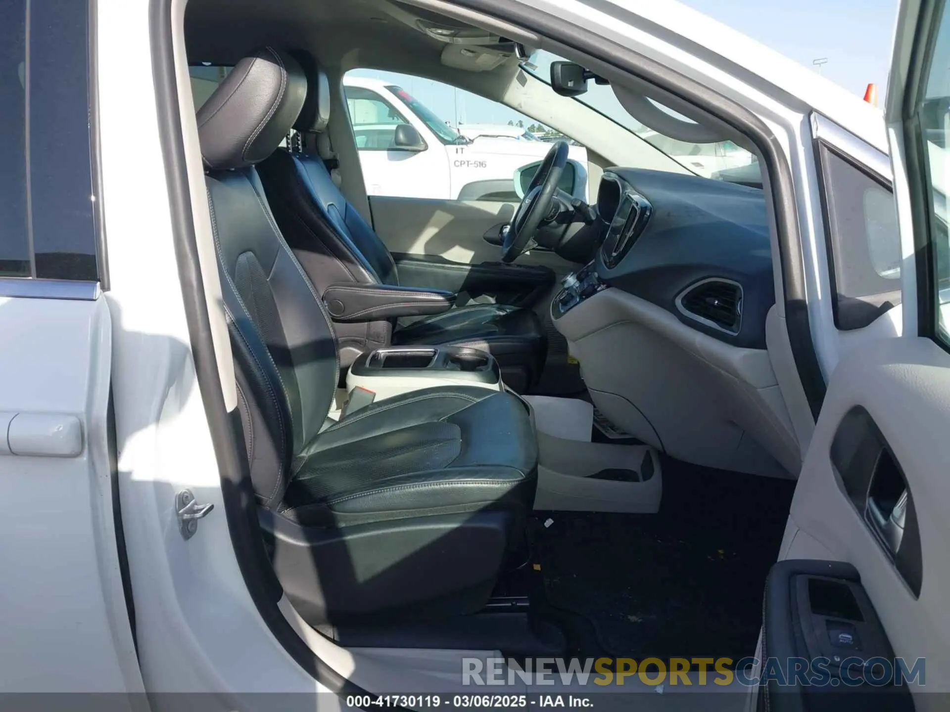 5 Photograph of a damaged car 2C4RC1BG8NR191131 CHRYSLER PACIFICA 2022