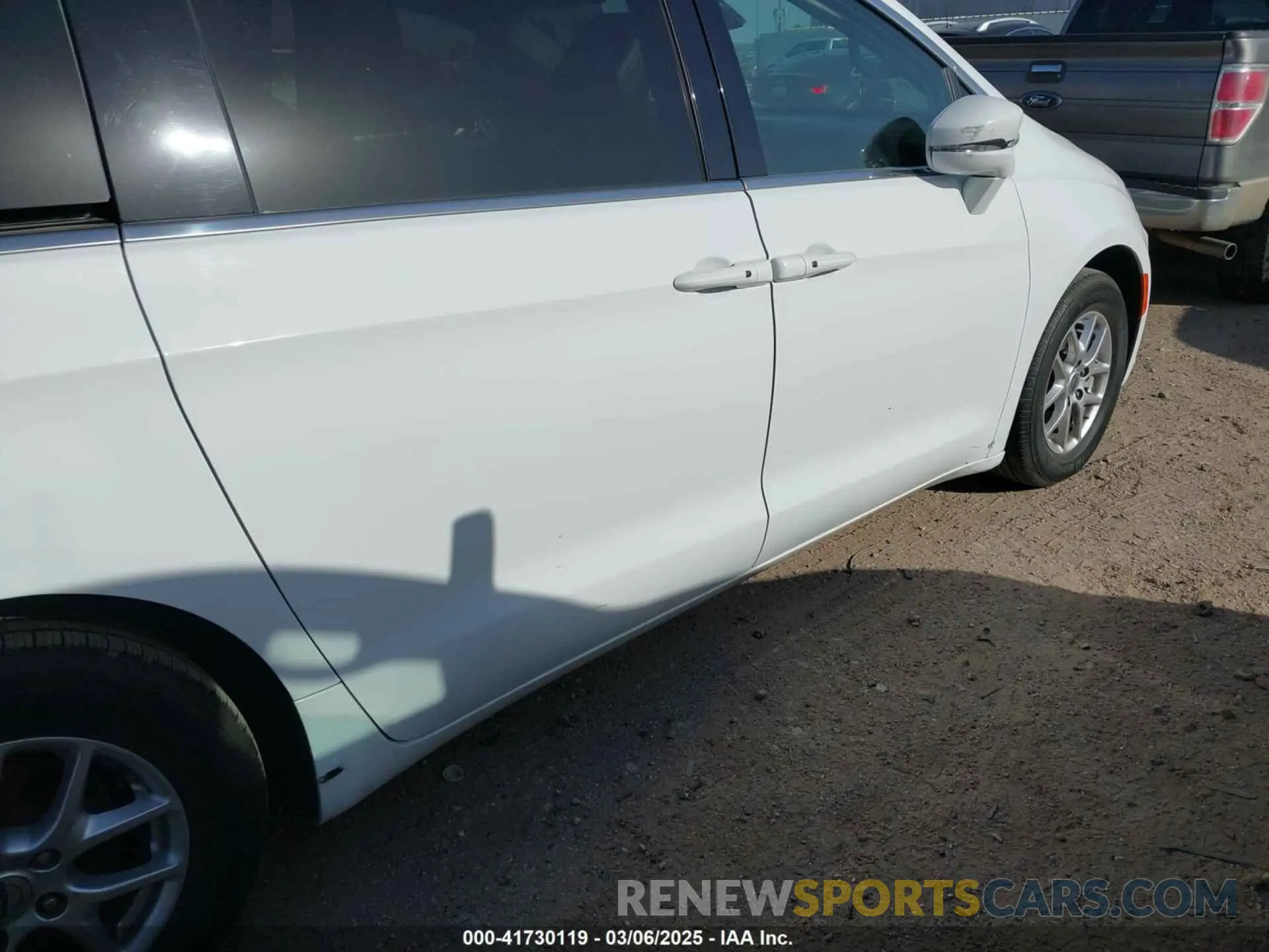6 Photograph of a damaged car 2C4RC1BG8NR191131 CHRYSLER PACIFICA 2022