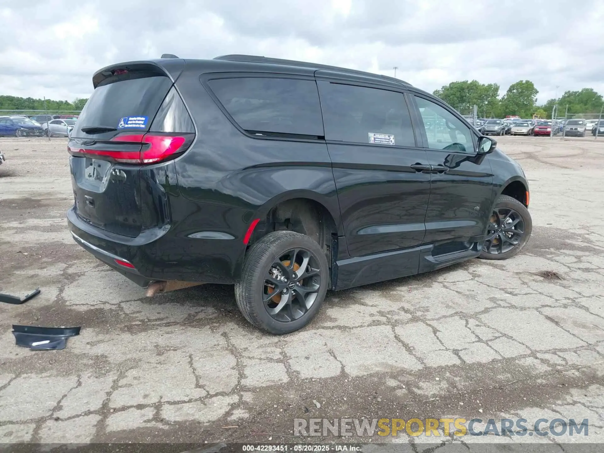 4 Фотография поврежденного автомобиля 2C4RC1BG8NR195566 CHRYSLER PACIFICA 2022