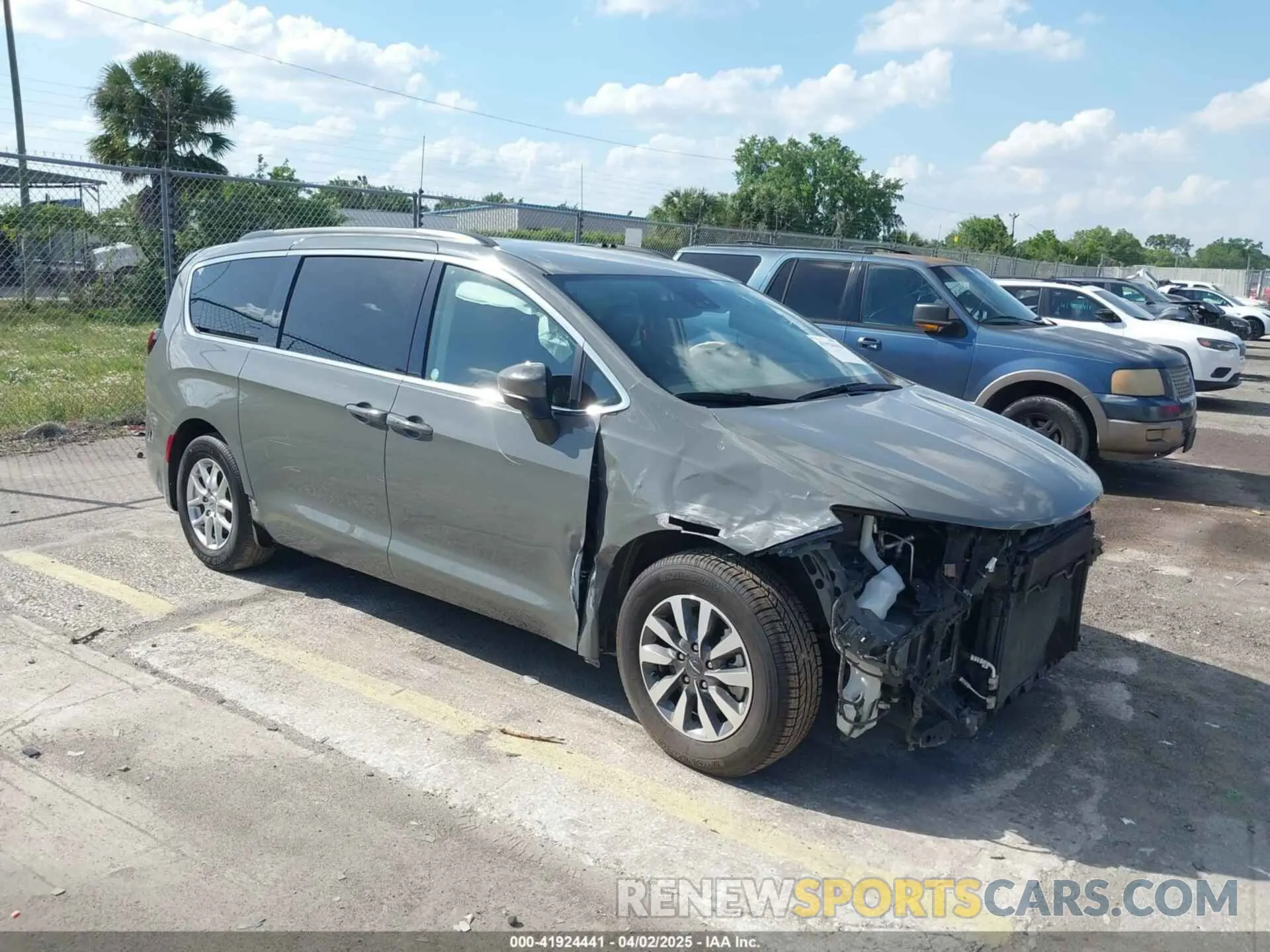 1 Photograph of a damaged car 2C4RC1BG9NR157831 CHRYSLER PACIFICA 2022