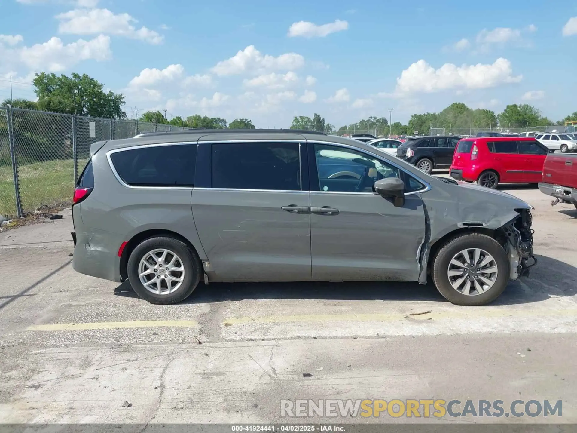 13 Photograph of a damaged car 2C4RC1BG9NR157831 CHRYSLER PACIFICA 2022