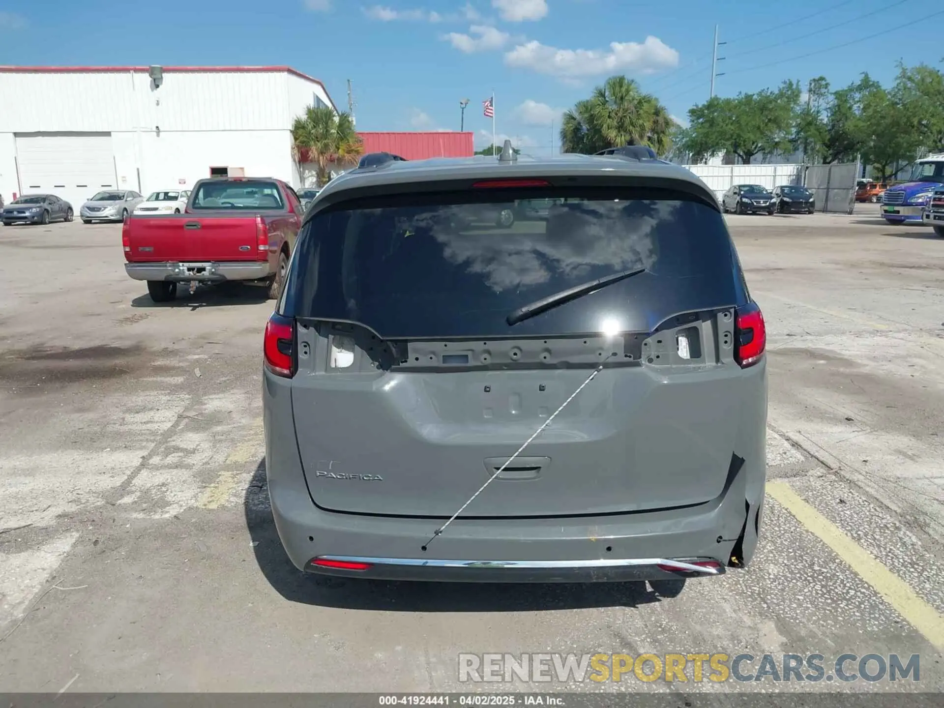 16 Photograph of a damaged car 2C4RC1BG9NR157831 CHRYSLER PACIFICA 2022