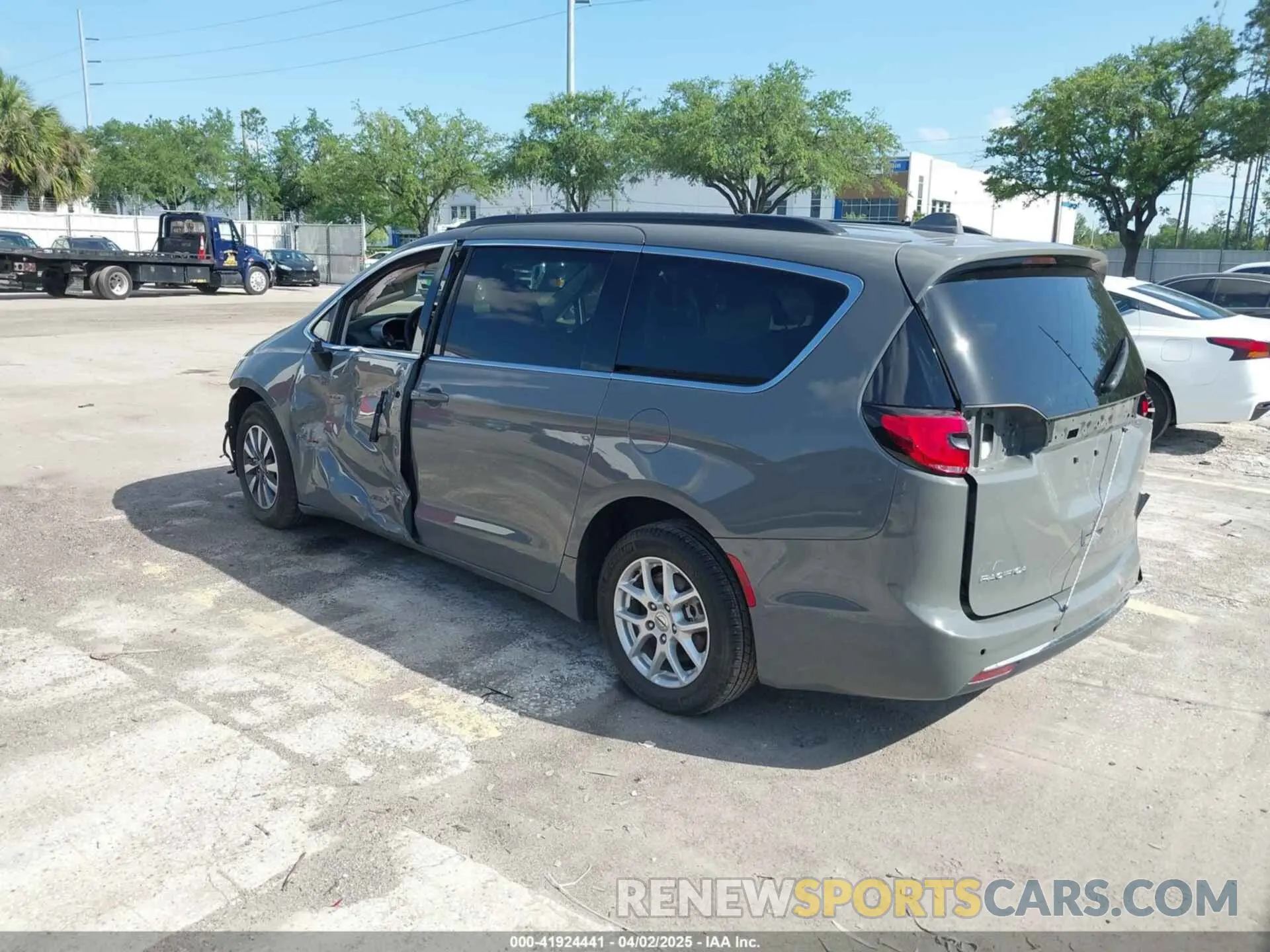 3 Photograph of a damaged car 2C4RC1BG9NR157831 CHRYSLER PACIFICA 2022