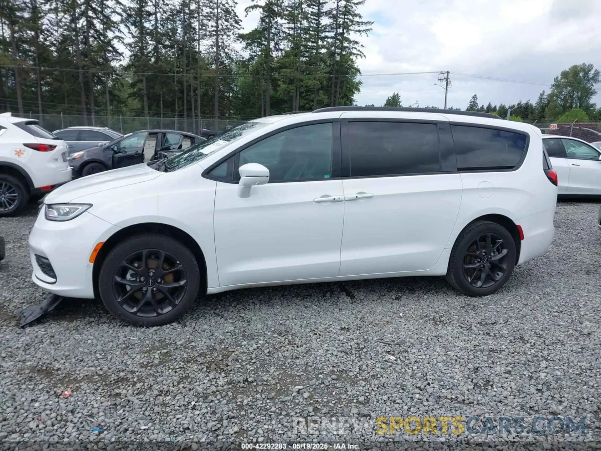 15 Photograph of a damaged car 2C4RC1BG9NR212875 CHRYSLER PACIFICA 2022
