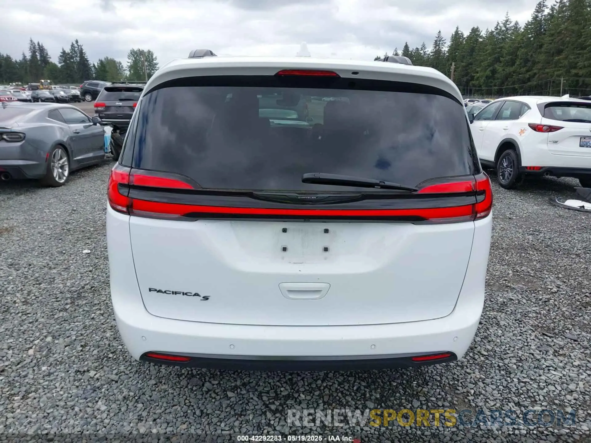 17 Photograph of a damaged car 2C4RC1BG9NR212875 CHRYSLER PACIFICA 2022