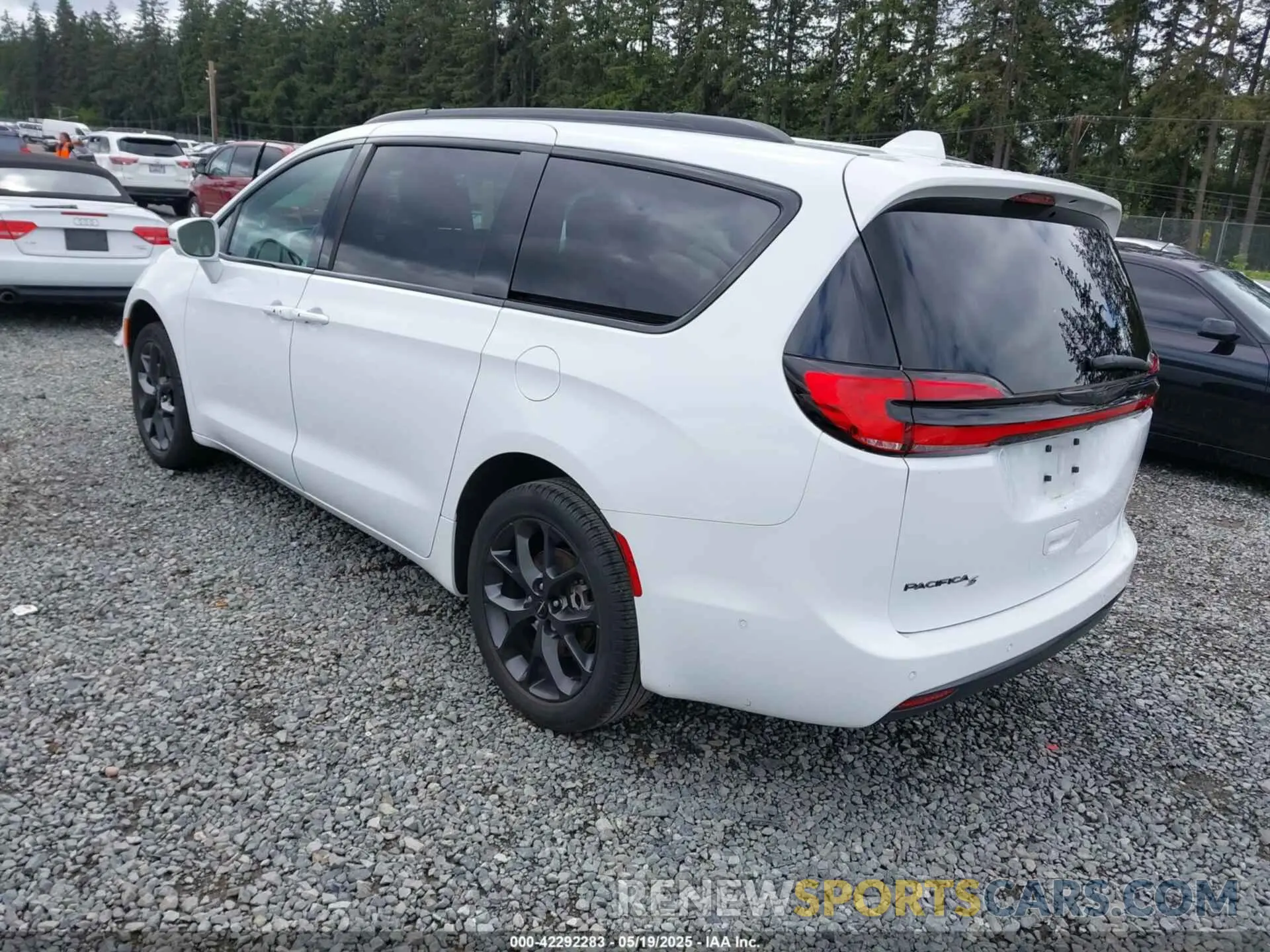 3 Photograph of a damaged car 2C4RC1BG9NR212875 CHRYSLER PACIFICA 2022