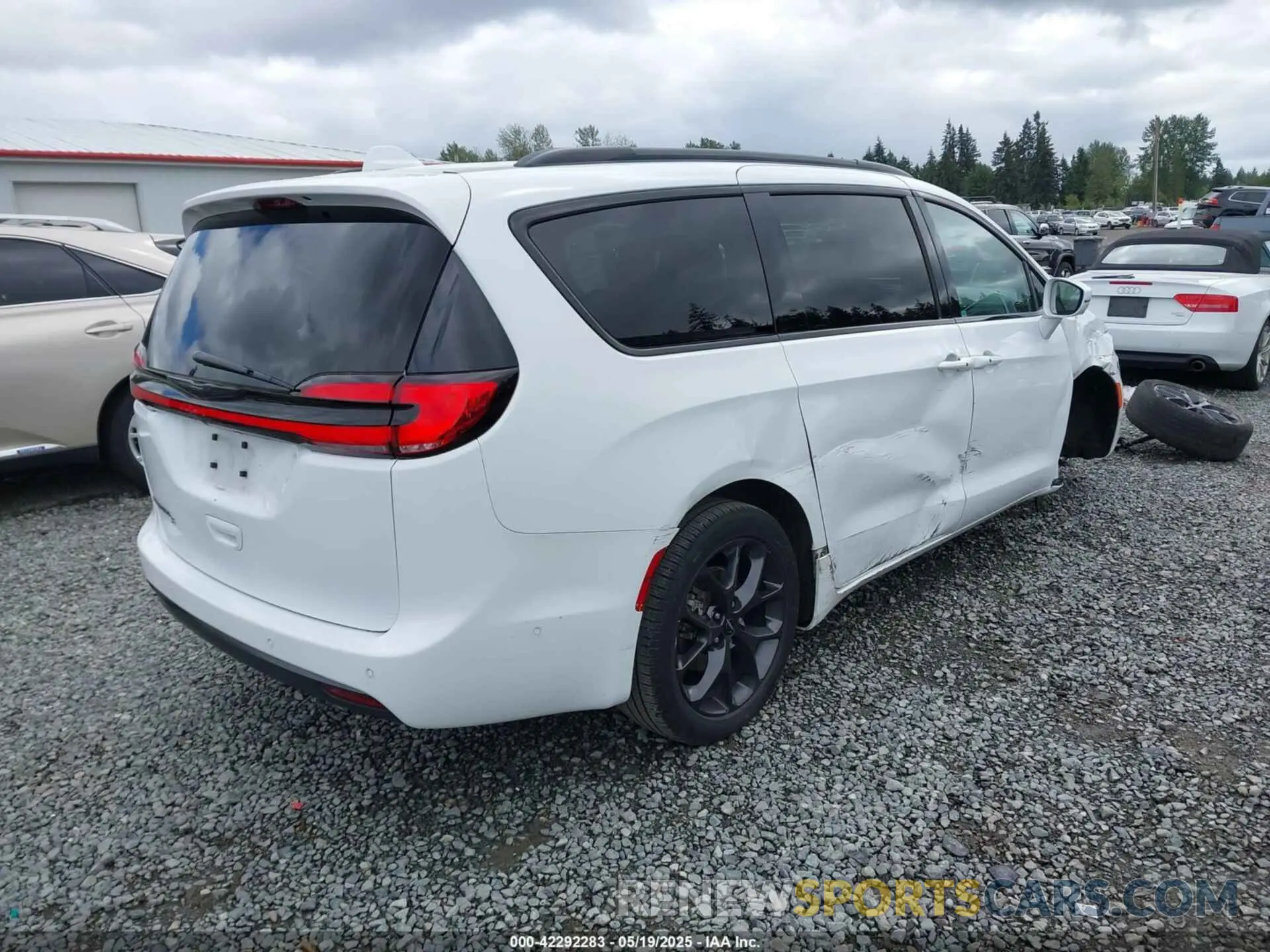 4 Photograph of a damaged car 2C4RC1BG9NR212875 CHRYSLER PACIFICA 2022