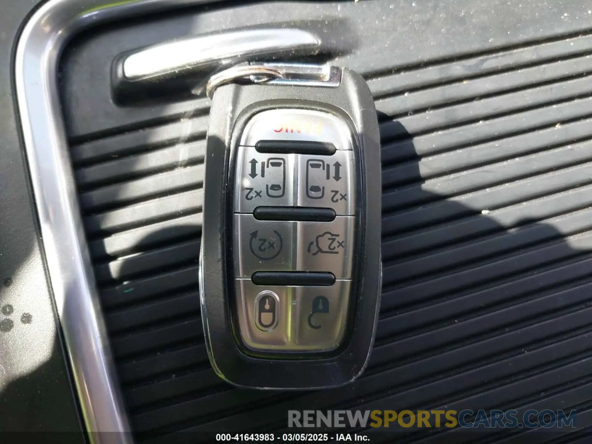 11 Фотография поврежденного автомобиля 2C4RC1BGXNR132615 CHRYSLER PACIFICA 2022