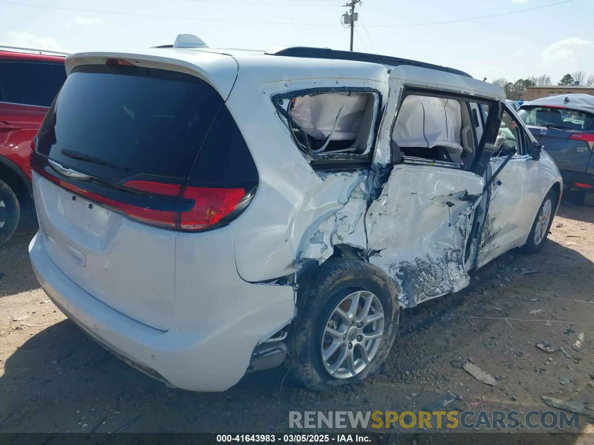 4 Фотография поврежденного автомобиля 2C4RC1BGXNR132615 CHRYSLER PACIFICA 2022