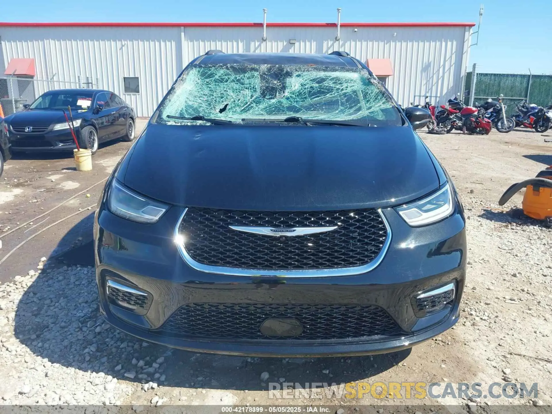 12 Photograph of a damaged car 2C4RC1BGXNR142495 CHRYSLER PACIFICA 2022