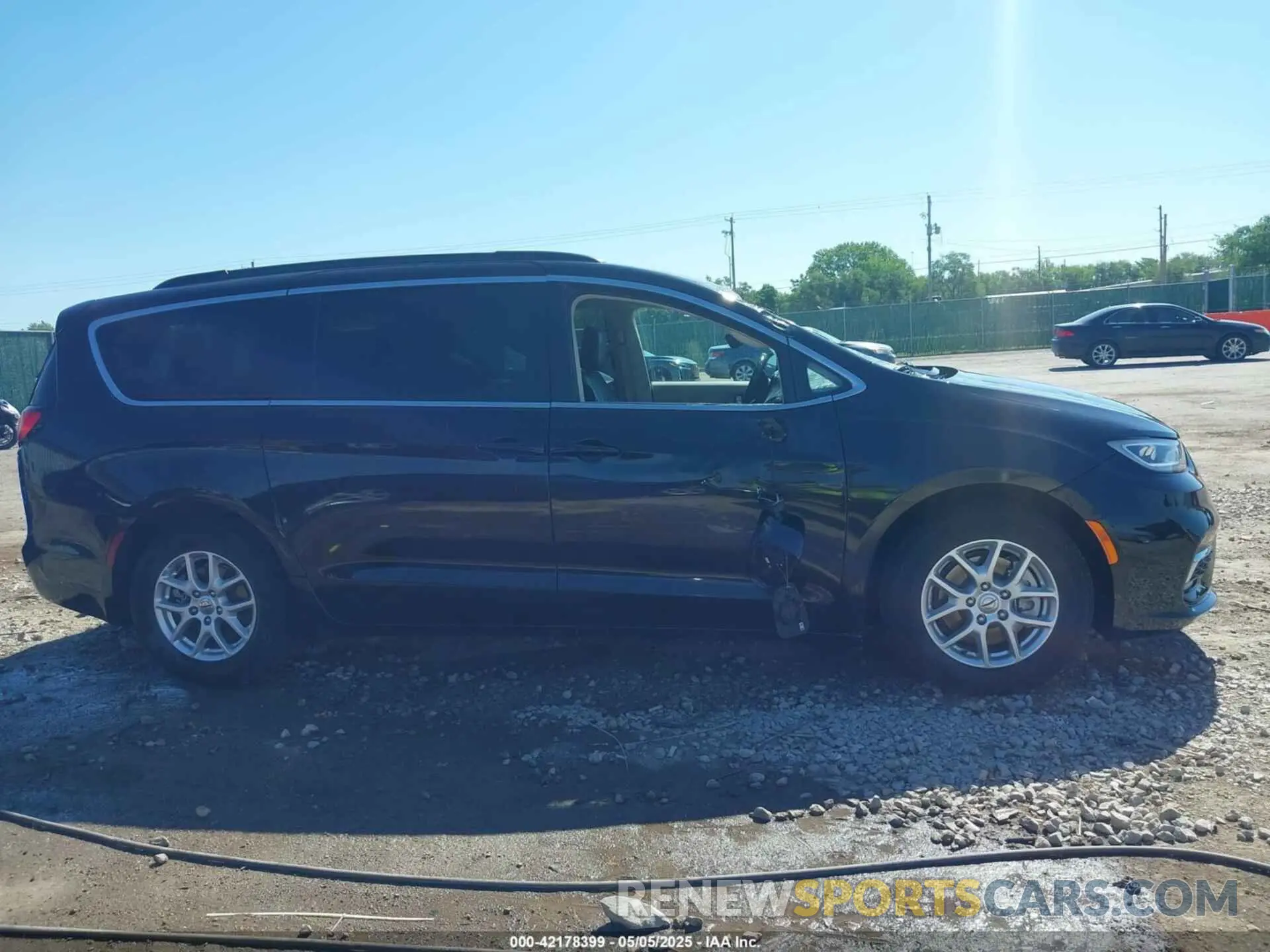 13 Photograph of a damaged car 2C4RC1BGXNR142495 CHRYSLER PACIFICA 2022