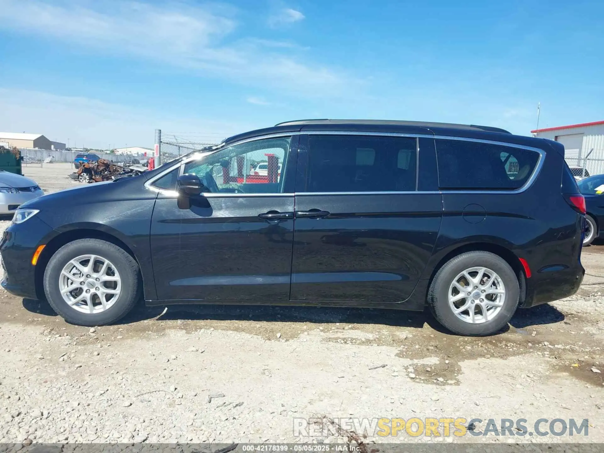 14 Photograph of a damaged car 2C4RC1BGXNR142495 CHRYSLER PACIFICA 2022