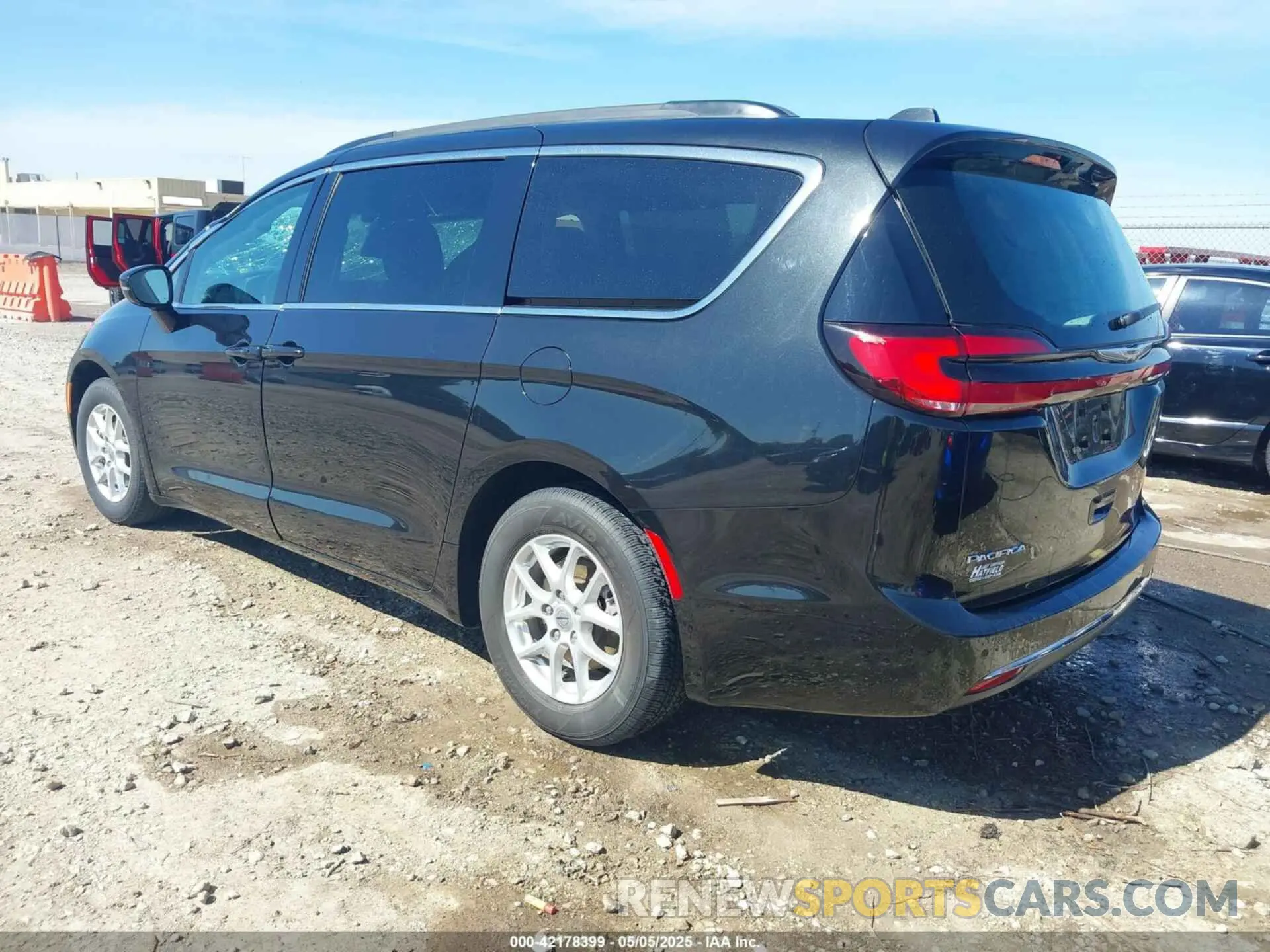 3 Photograph of a damaged car 2C4RC1BGXNR142495 CHRYSLER PACIFICA 2022
