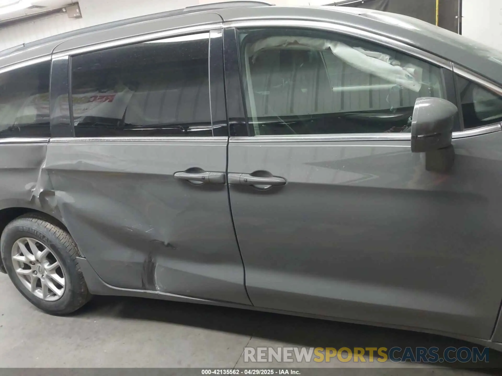 14 Photograph of a damaged car 2C4RC1BGXNR235047 CHRYSLER PACIFICA 2022