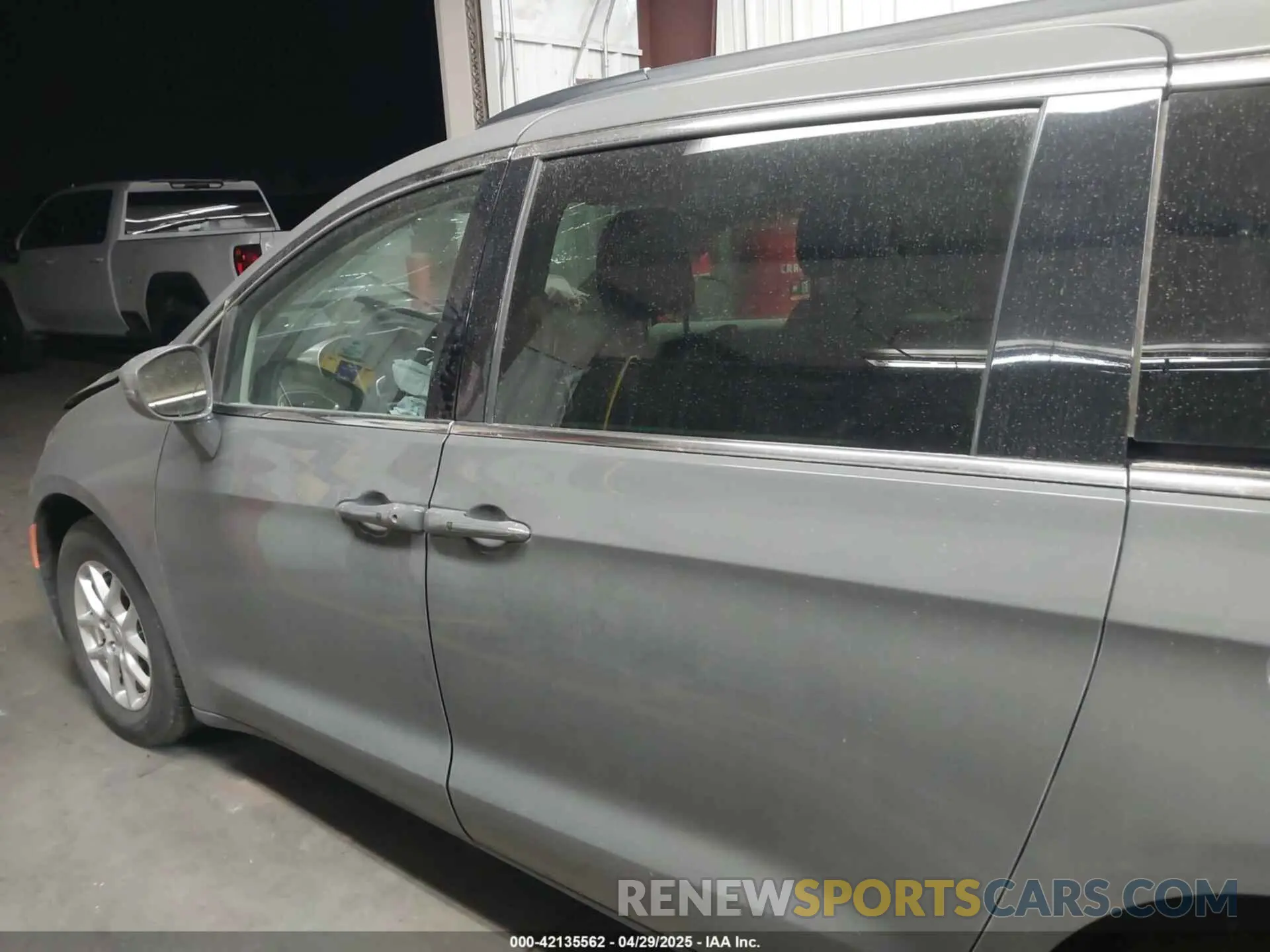 15 Photograph of a damaged car 2C4RC1BGXNR235047 CHRYSLER PACIFICA 2022