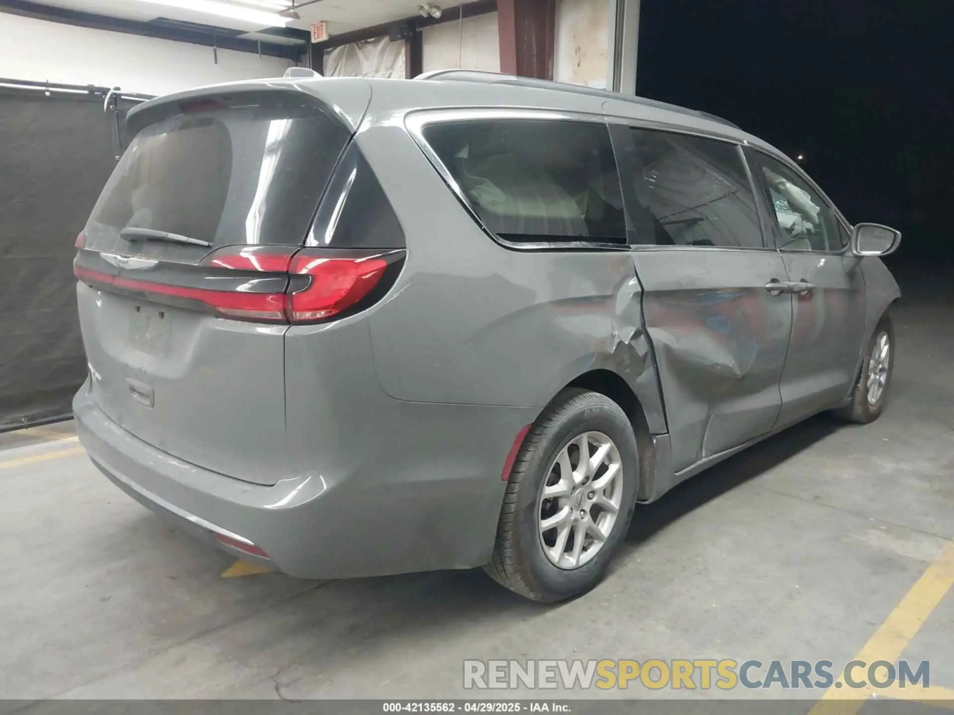 4 Photograph of a damaged car 2C4RC1BGXNR235047 CHRYSLER PACIFICA 2022