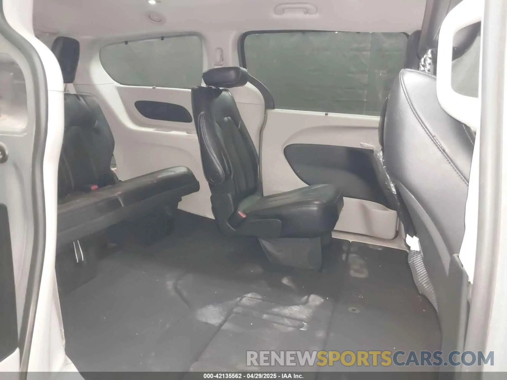 8 Photograph of a damaged car 2C4RC1BGXNR235047 CHRYSLER PACIFICA 2022