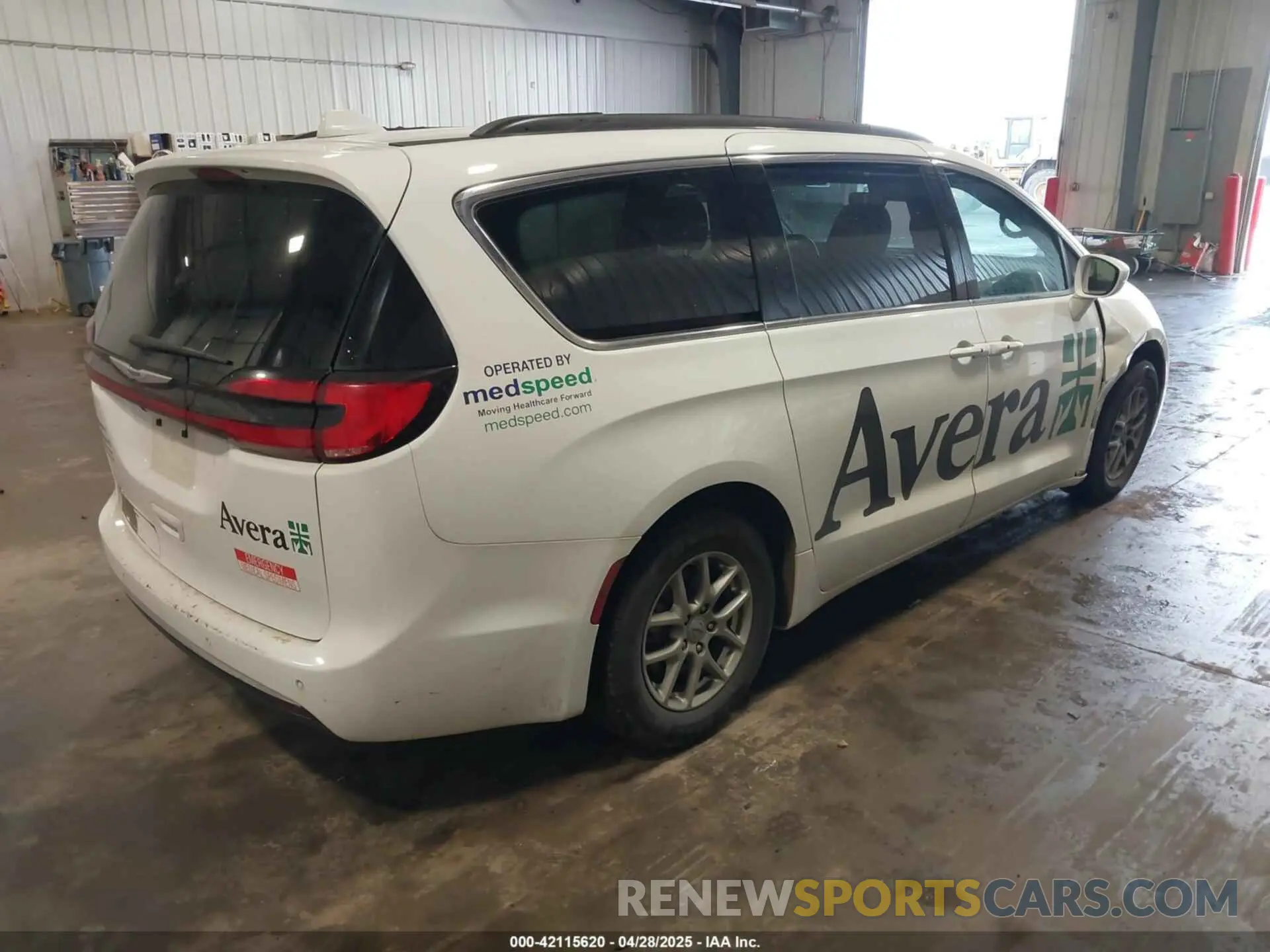 4 Фотография поврежденного автомобиля 2C4RC1FG2NR162279 CHRYSLER PACIFICA 2022