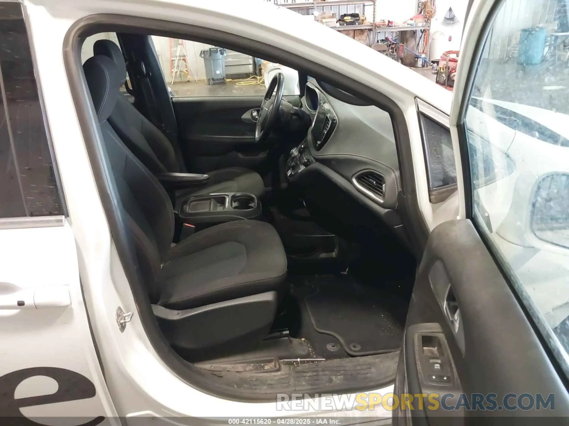 5 Фотография поврежденного автомобиля 2C4RC1FG2NR162279 CHRYSLER PACIFICA 2022