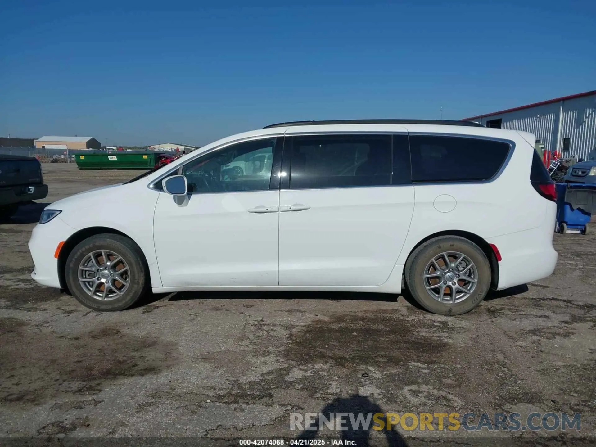 14 Photograph of a damaged car 2C4RC1FG9NR158021 CHRYSLER PACIFICA 2022