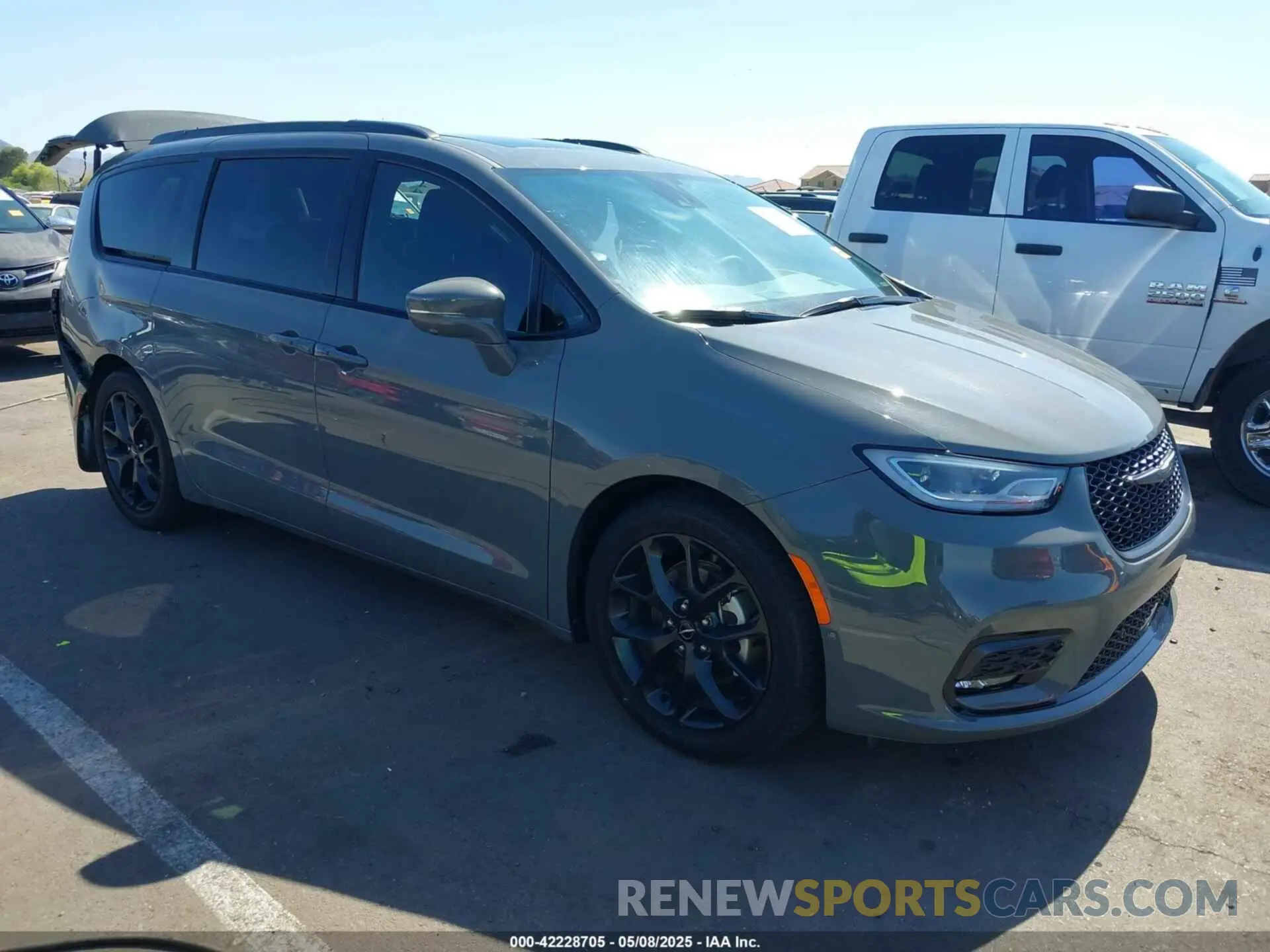 1 Photograph of a damaged car 2C4RC1GG0NR187714 CHRYSLER PACIFICA 2022