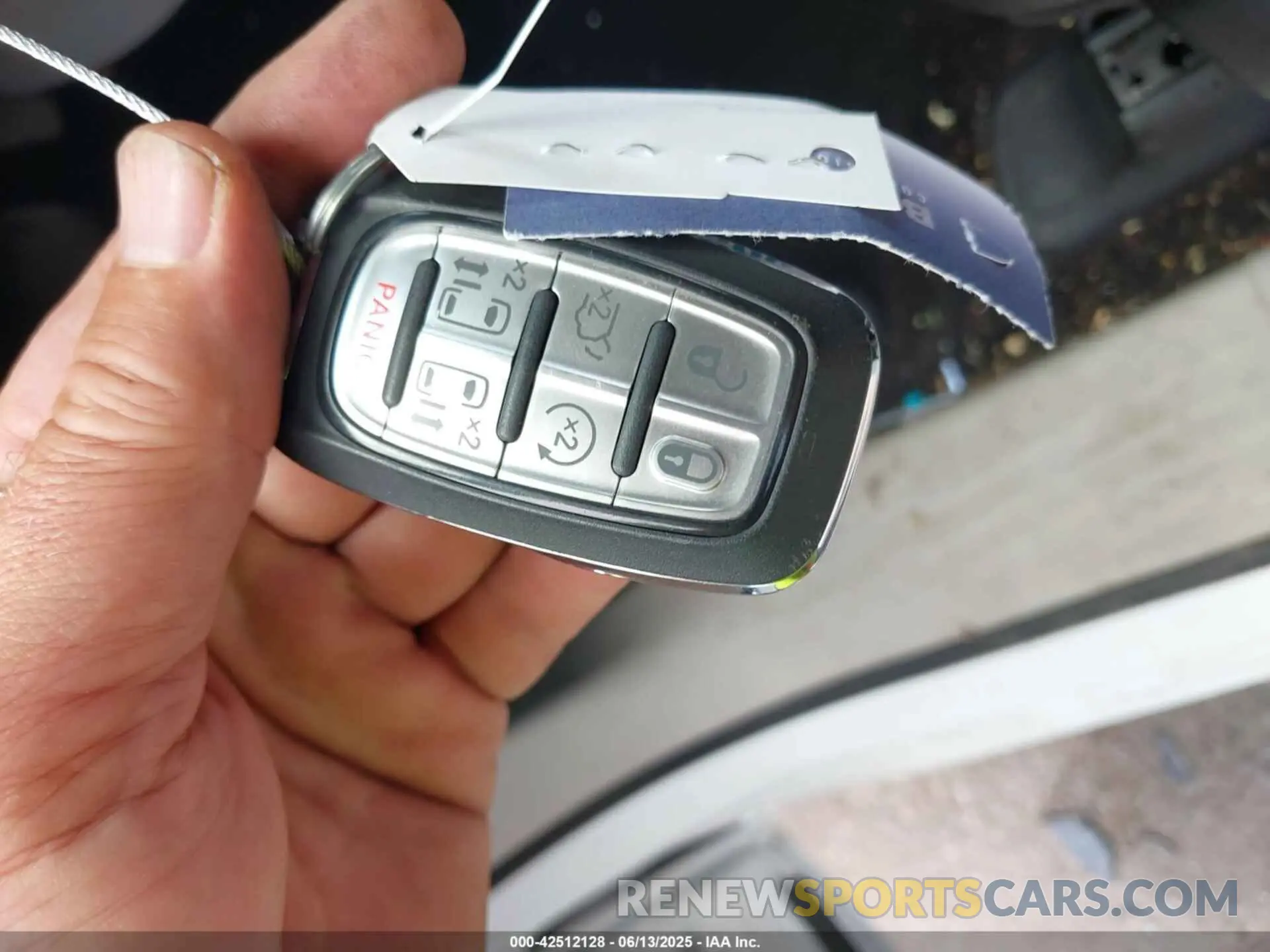 11 Photograph of a damaged car 2C4RC1GG5NR112152 CHRYSLER PACIFICA 2022
