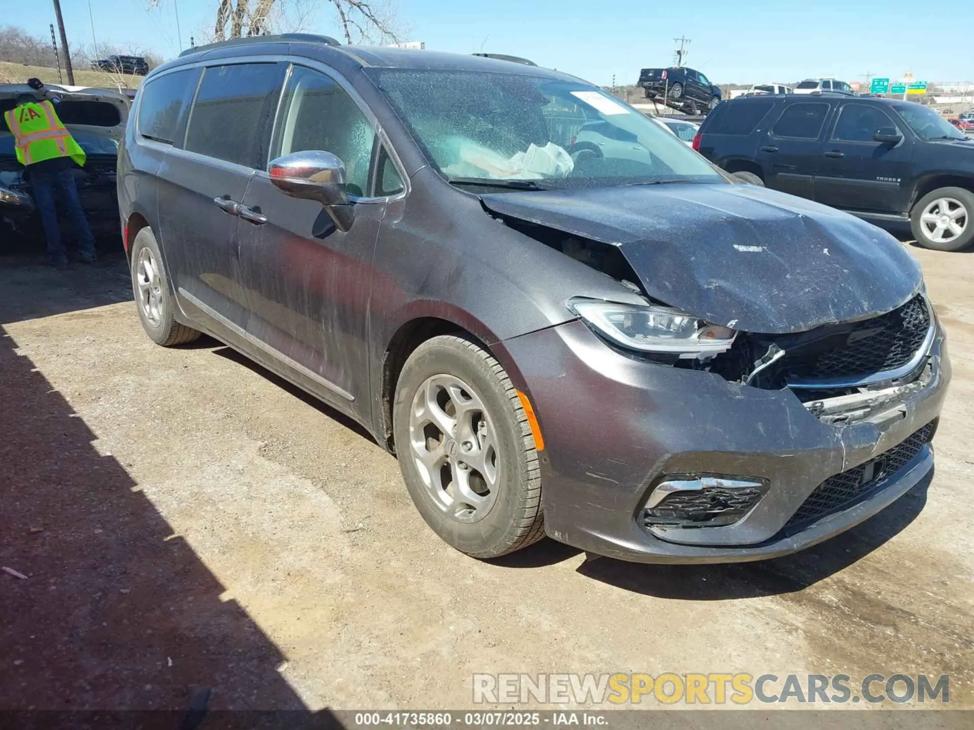 1 Photograph of a damaged car 2C4RC1GG6NR134127 CHRYSLER PACIFICA 2022