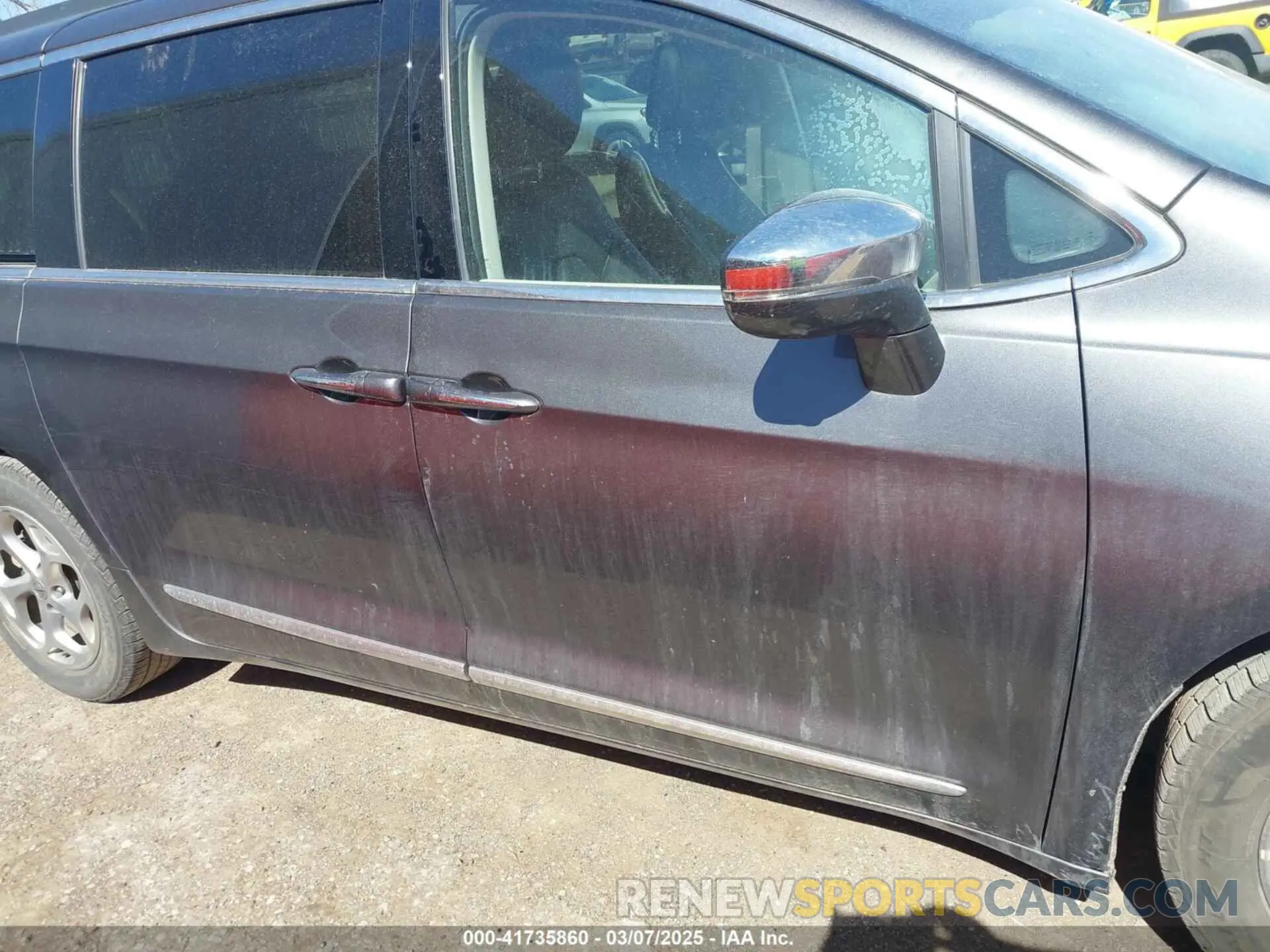 13 Photograph of a damaged car 2C4RC1GG6NR134127 CHRYSLER PACIFICA 2022