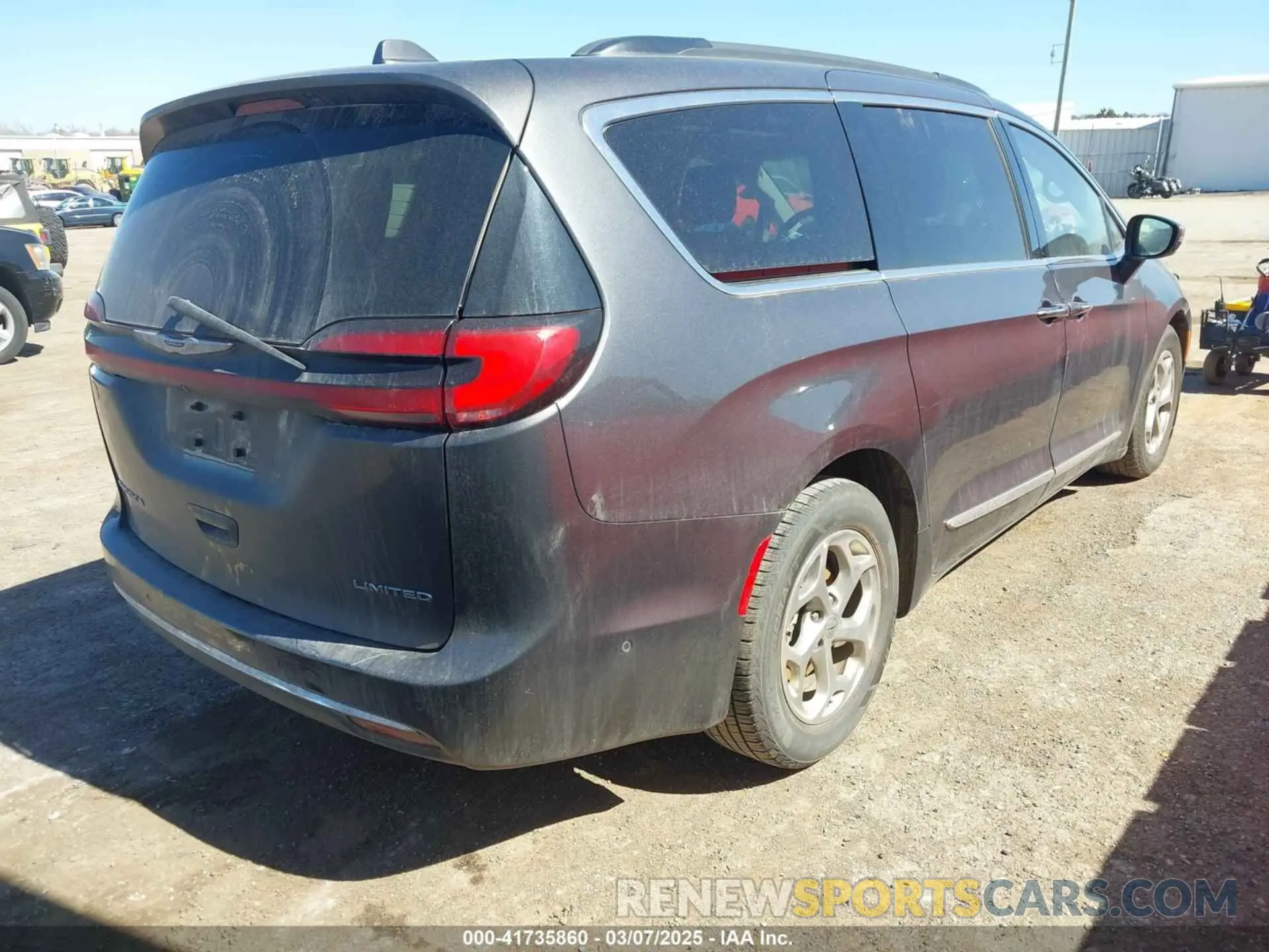 4 Photograph of a damaged car 2C4RC1GG6NR134127 CHRYSLER PACIFICA 2022