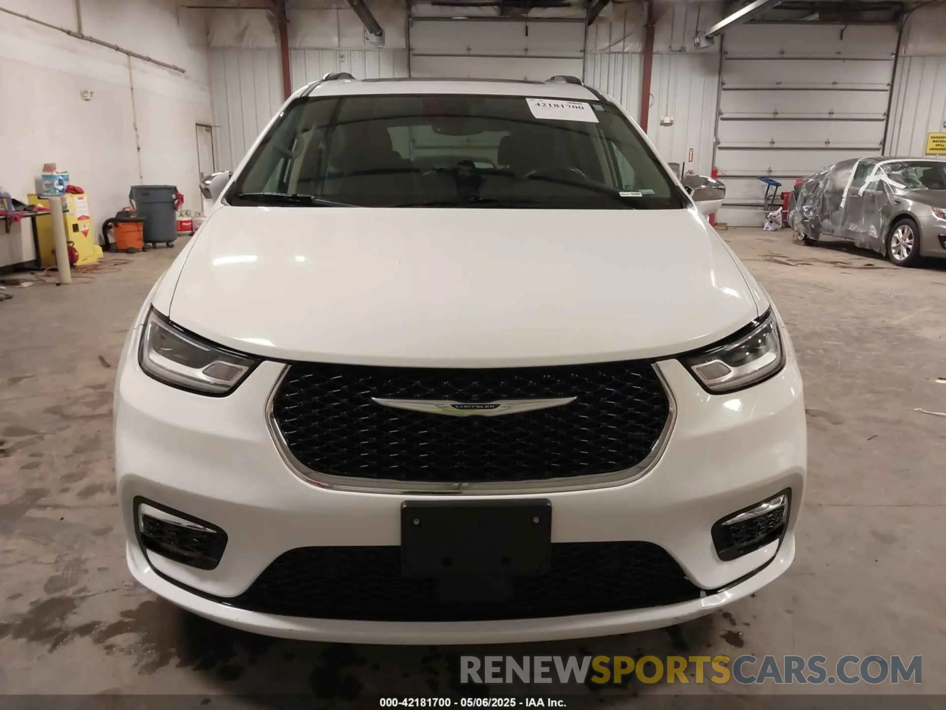 12 Photograph of a damaged car 2C4RC1GG6NR147220 CHRYSLER PACIFICA 2022