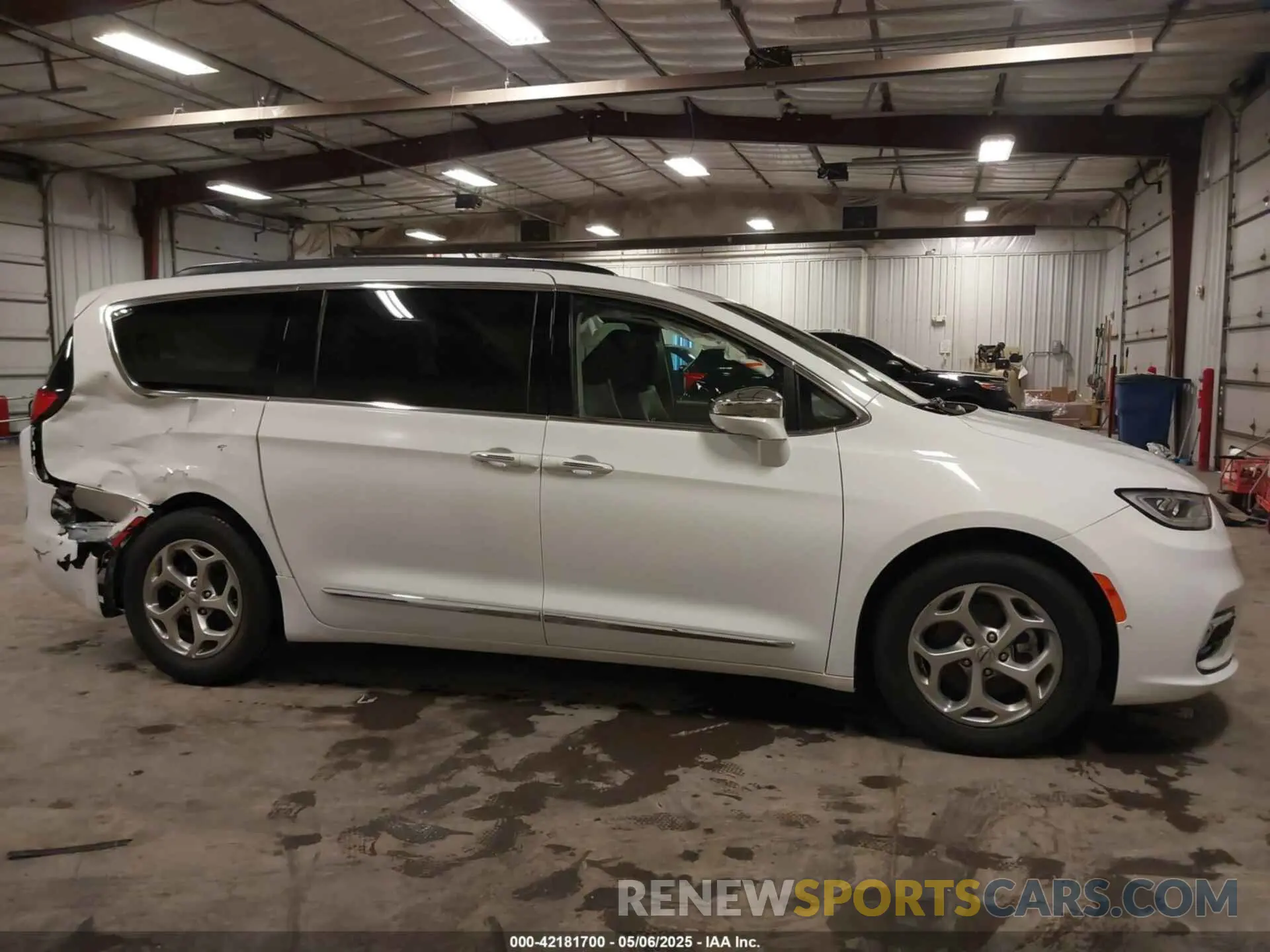 13 Photograph of a damaged car 2C4RC1GG6NR147220 CHRYSLER PACIFICA 2022