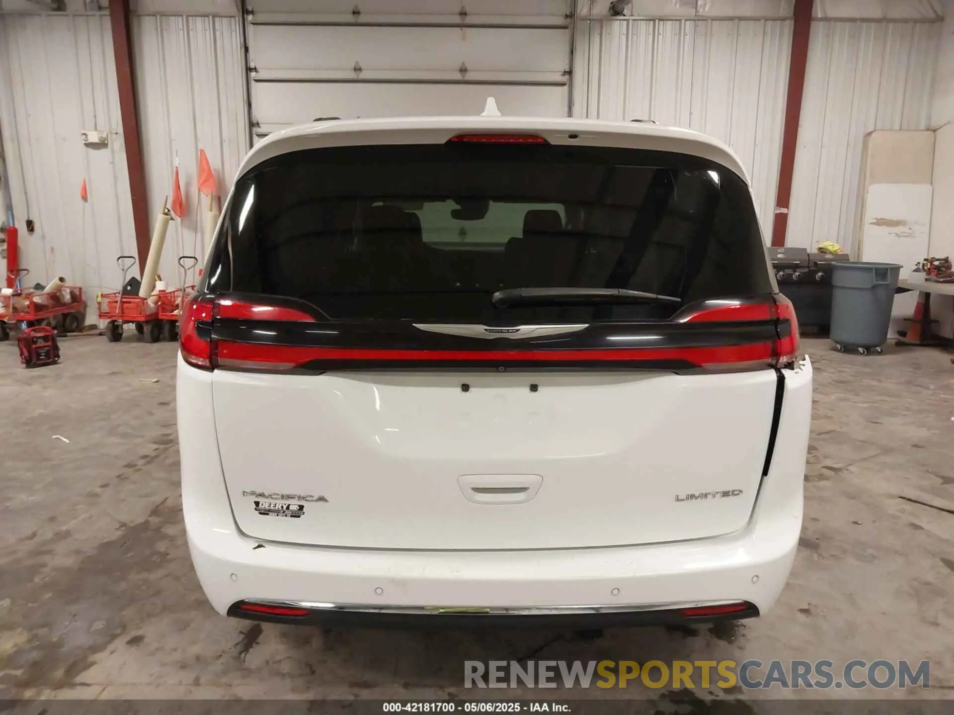 16 Photograph of a damaged car 2C4RC1GG6NR147220 CHRYSLER PACIFICA 2022