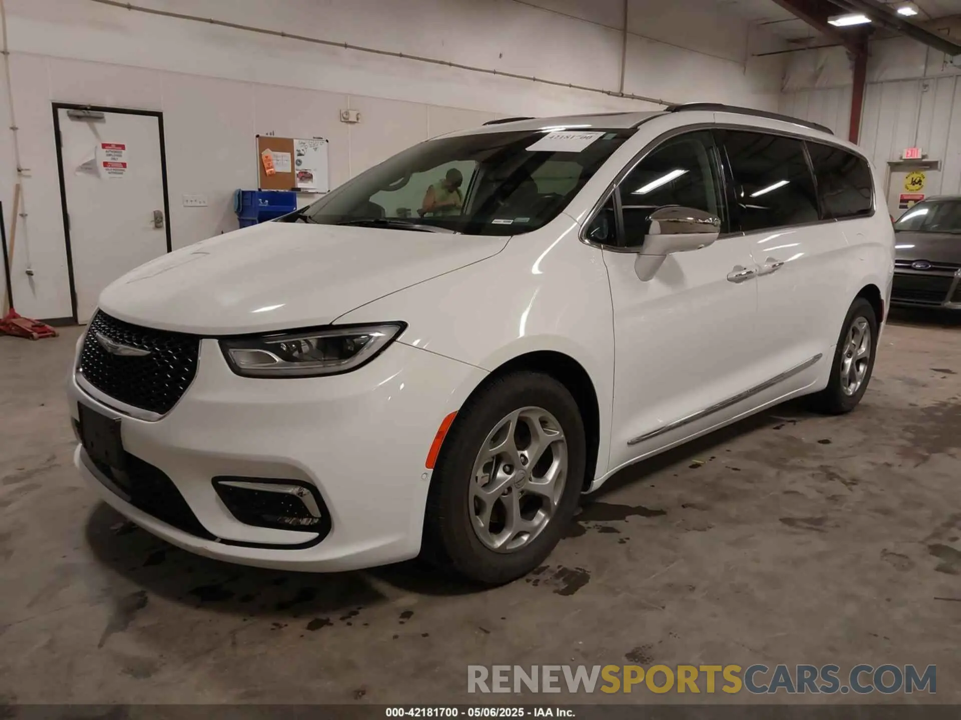 2 Photograph of a damaged car 2C4RC1GG6NR147220 CHRYSLER PACIFICA 2022