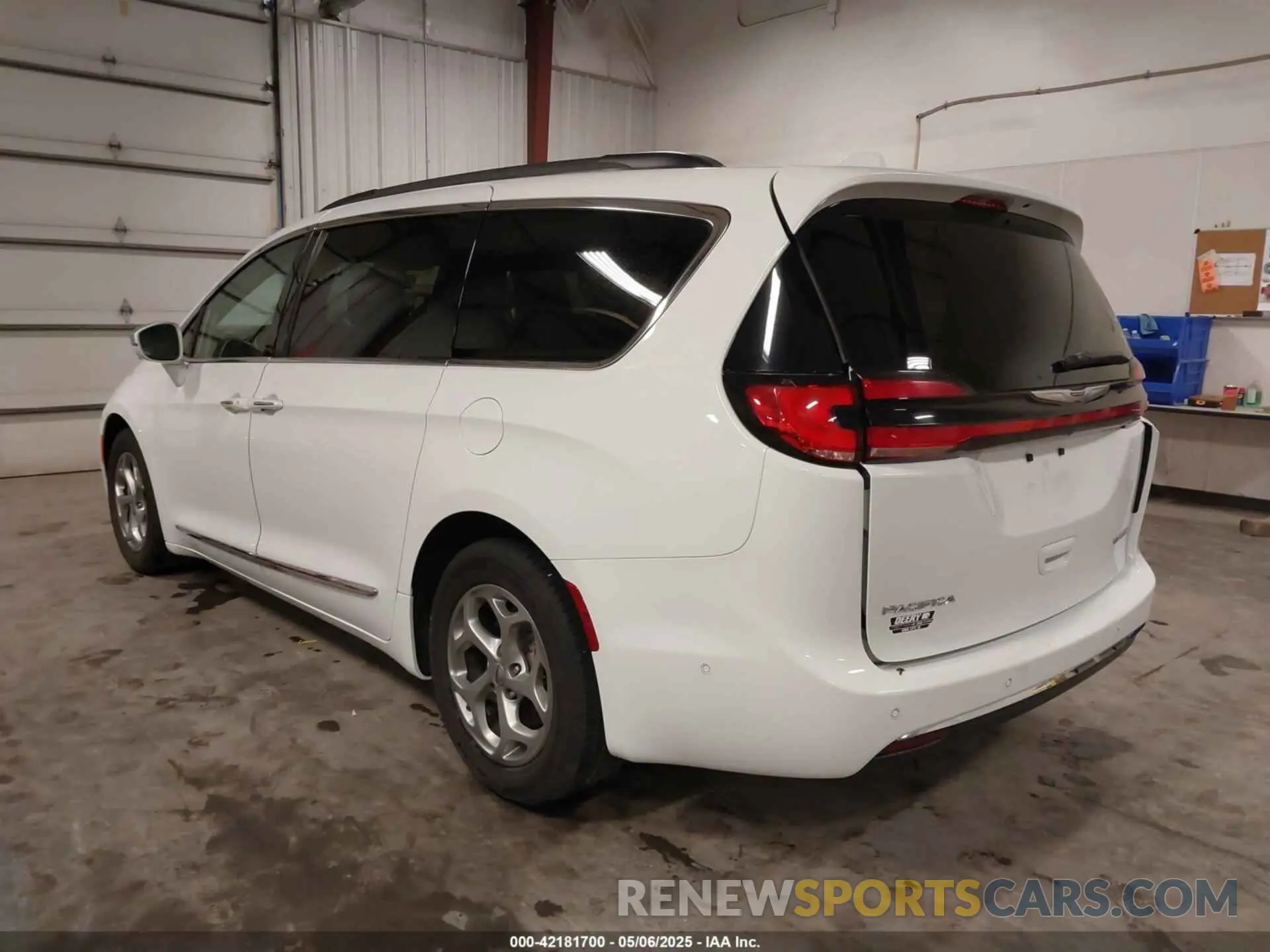3 Photograph of a damaged car 2C4RC1GG6NR147220 CHRYSLER PACIFICA 2022