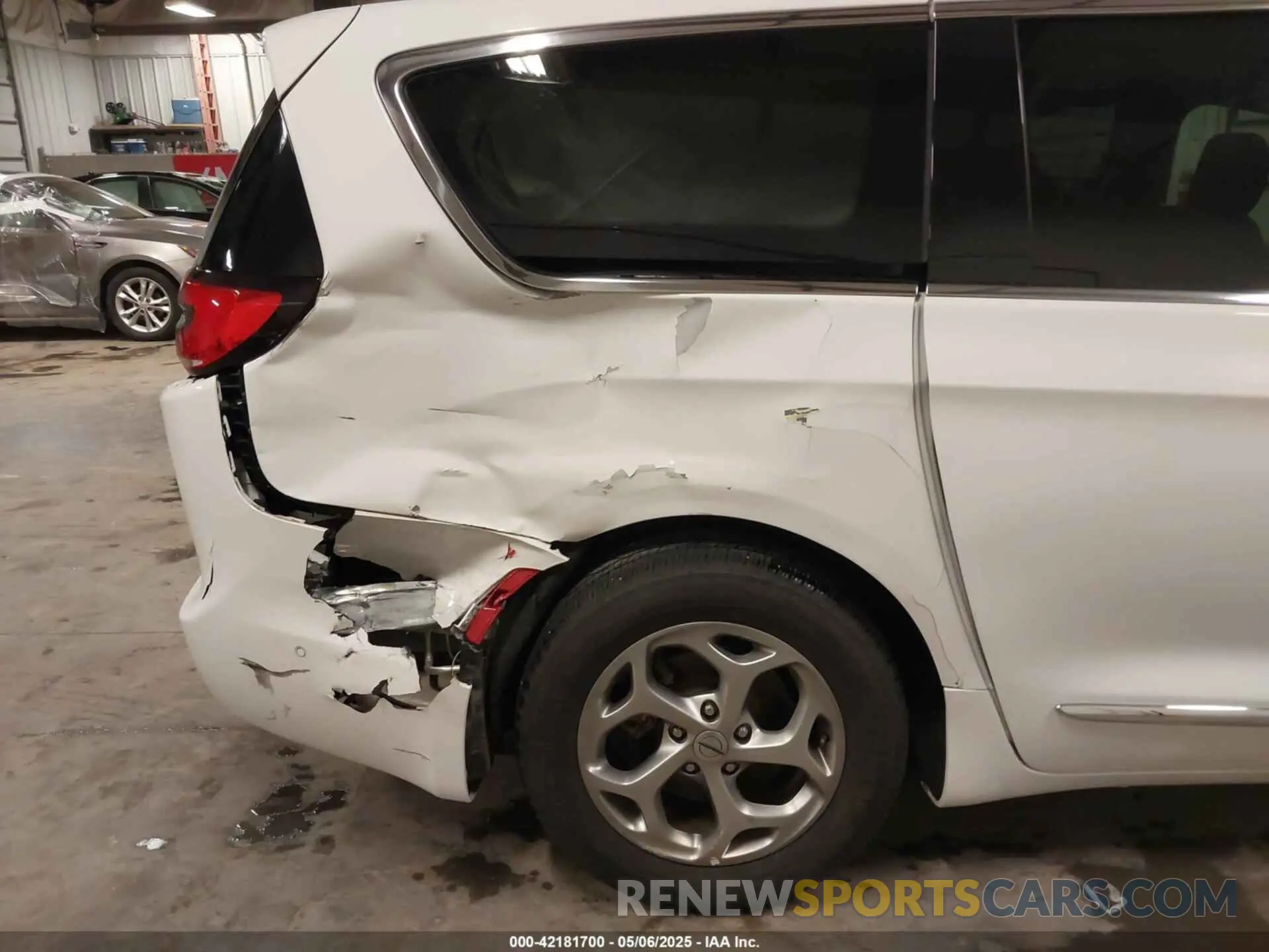 6 Photograph of a damaged car 2C4RC1GG6NR147220 CHRYSLER PACIFICA 2022