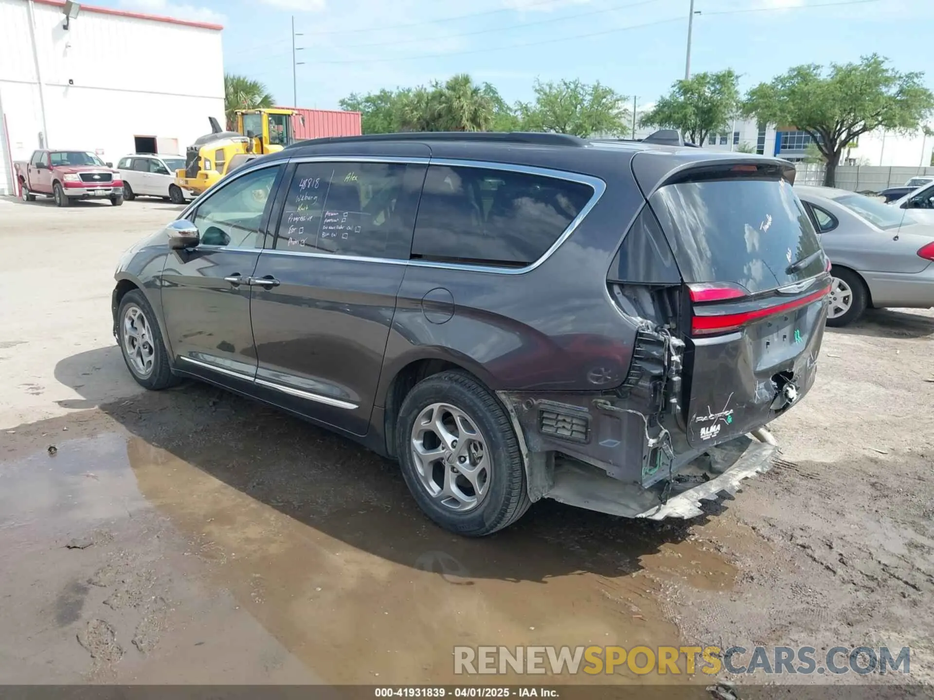 3 Фотография поврежденного автомобиля 2C4RC1GG6NR201079 CHRYSLER PACIFICA 2022