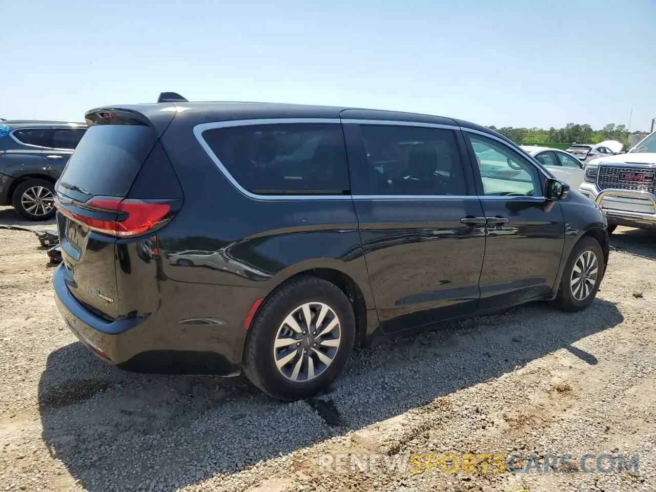 3 Photograph of a damaged car 2C4RC1L73NR121616 CHRYSLER PACIFICA 2022