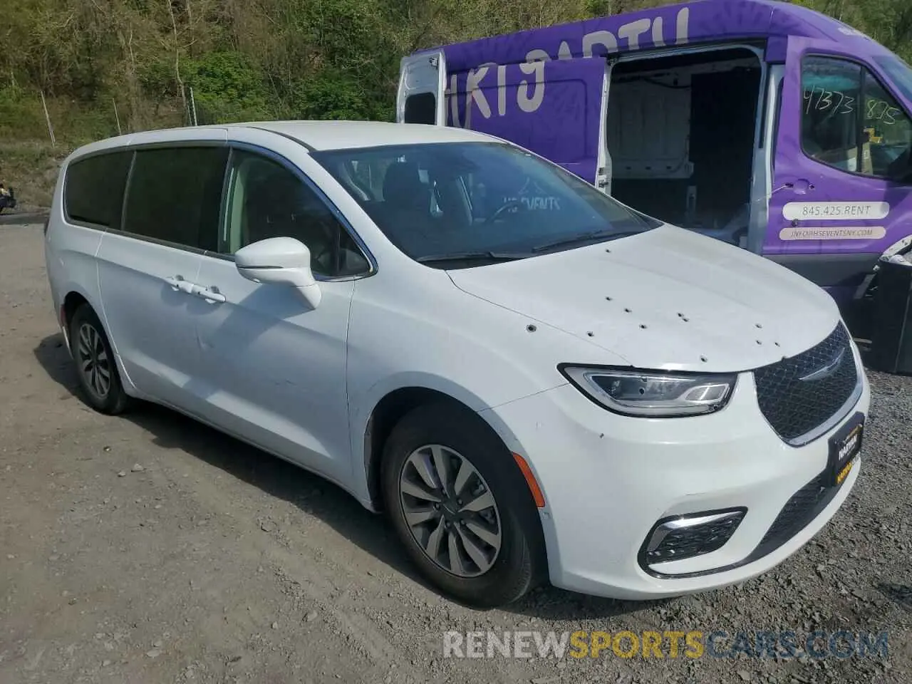 4 Photograph of a damaged car 2C4RC1L75NR121343 CHRYSLER PACIFICA 2022