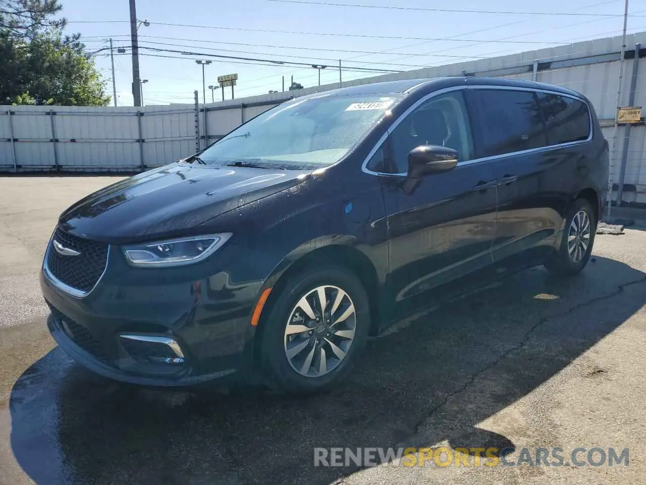 1 Photograph of a damaged car 2C4RC1L7XNR148070 CHRYSLER PACIFICA 2022
