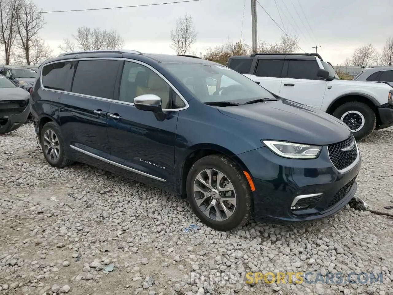 4 Photograph of a damaged car 2C4RC1N71NR189877 CHRYSLER PACIFICA 2022
